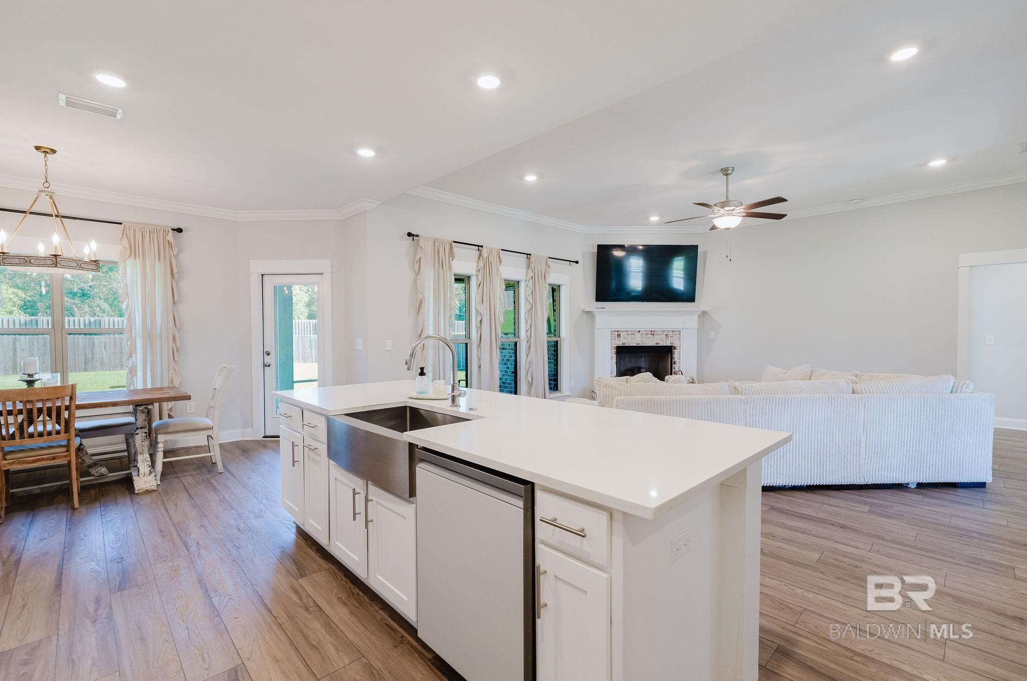 https://zimg.paragon.ice.com/ParagonImages/Property/PG/BCAR/397612/37/0/0/fccd04473d2489eab35ef321d6ae2cf5/7/28e9b77979ac23958671046d8d125e96/397612-ef14b901-4b6c-49d7-888e-7b8e9c5ded4d.JPG
