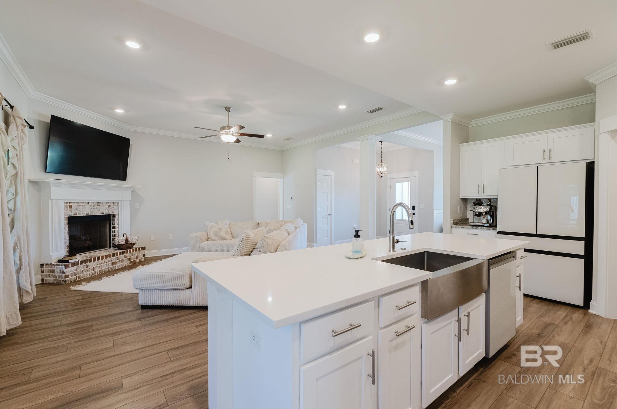 https://zimg.paragon.ice.com/ParagonImages/Property/PG/BCAR/397612/39/0/0/283aabb61ae975ece7ca1fb1a6bb199b/7/28e9b77979ac23958671046d8d125e96/397612-6ca310d4-094f-49d9-be21-5fdcf02e7127.JPG