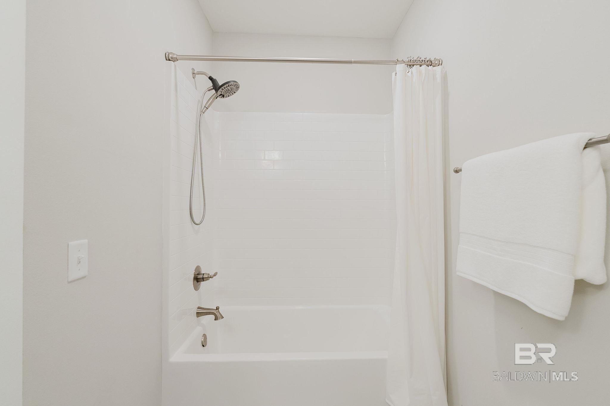 https://zimg.paragon.ice.com/ParagonImages/Property/PG/BCAR/397612/45/0/0/bf0bd1406a06c6fb562693692535b96c/7/28e9b77979ac23958671046d8d125e96/397612-50b9e536-f613-4ed7-8962-d1853cc21ab3.JPG