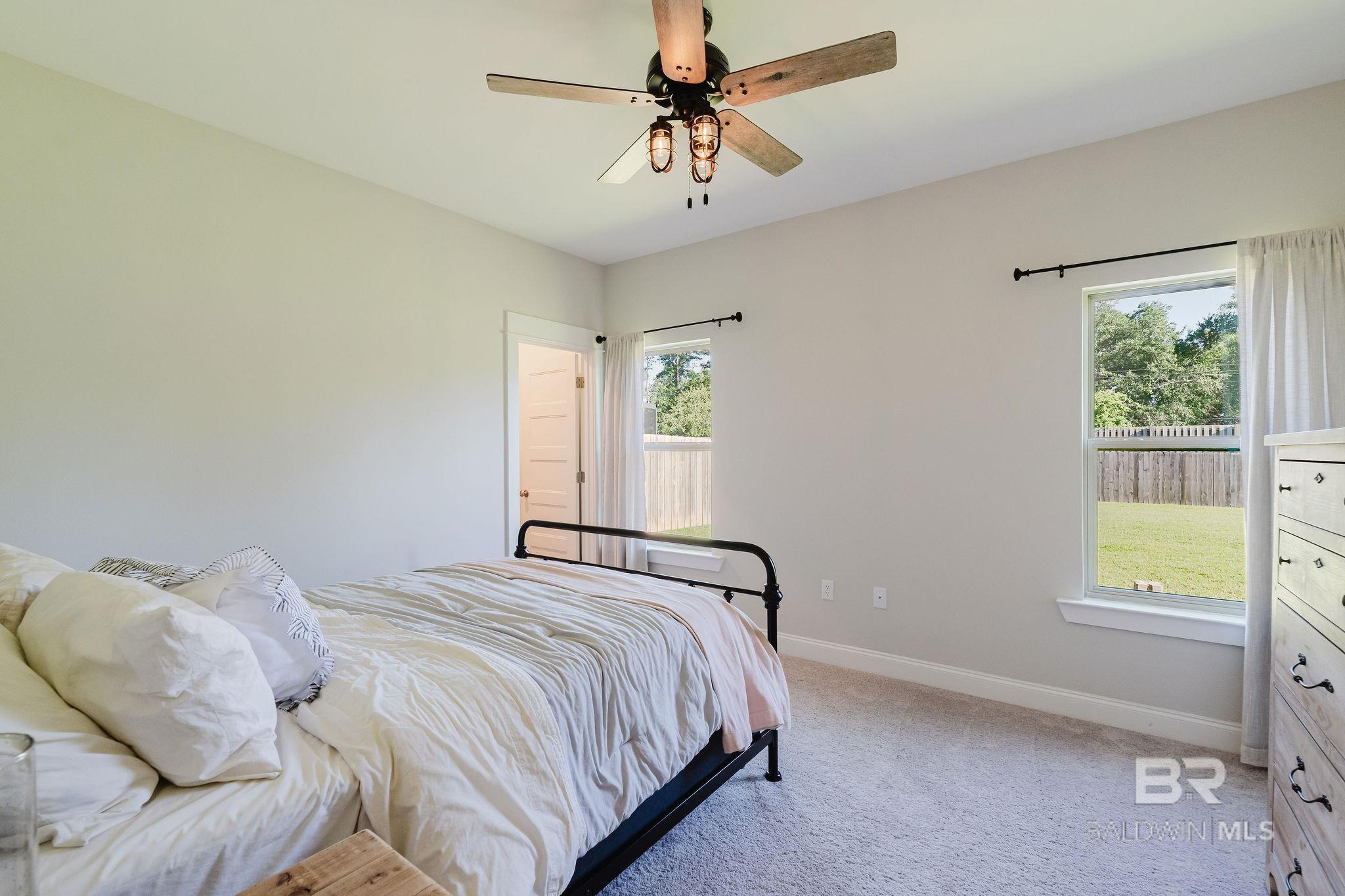 https://zimg.paragon.ice.com/ParagonImages/Property/PG/BCAR/397612/47/0/0/db1efb497999d9d42e3853d16115c27e/7/28e9b77979ac23958671046d8d125e96/397612-aaa4bdbf-8884-440f-96d8-11b58ca7b575.JPG