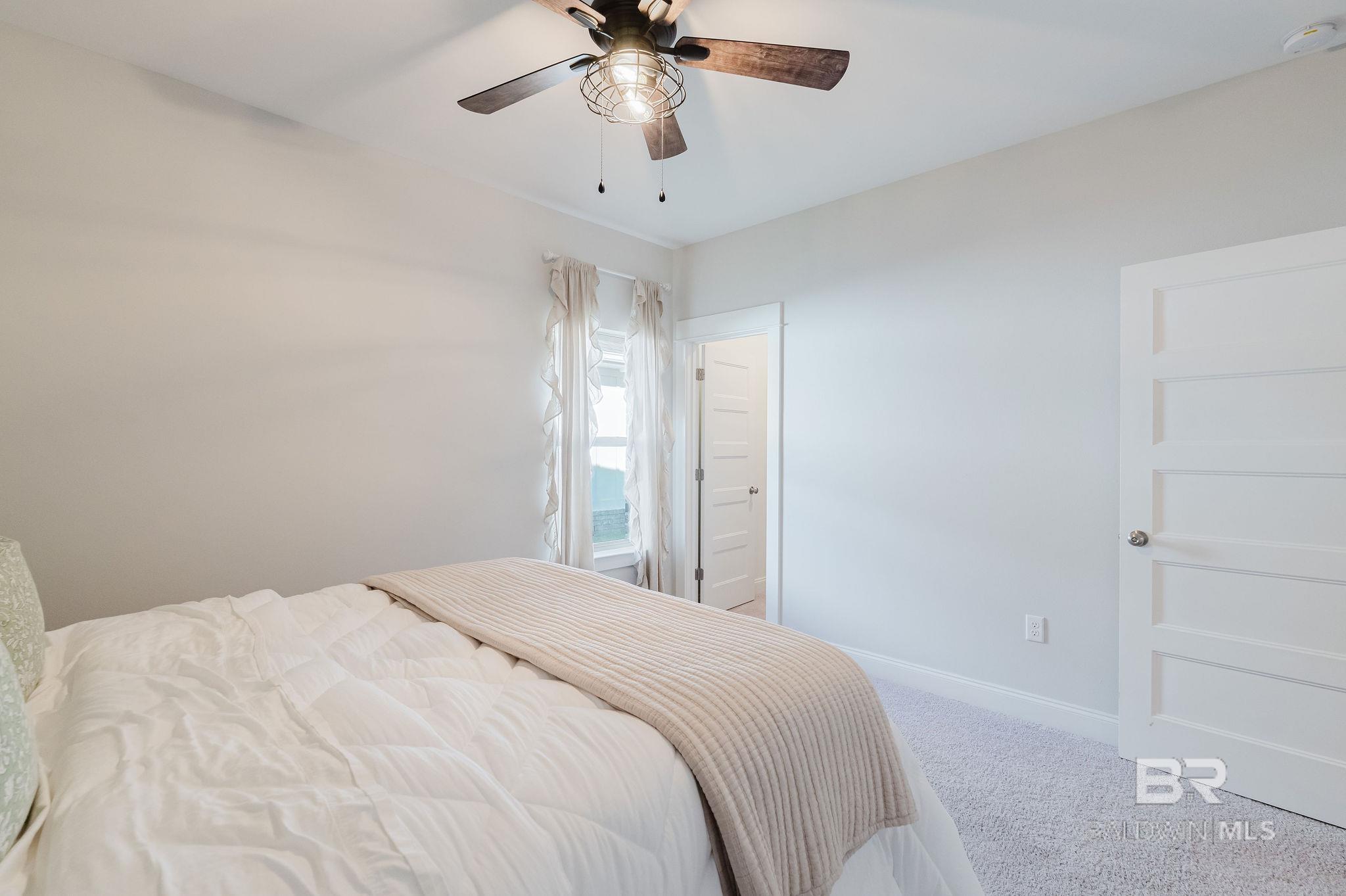 https://zimg.paragon.ice.com/ParagonImages/Property/PG/BCAR/397612/51/0/0/f4cbf1c719607b72ac2b515fbce0f343/7/28e9b77979ac23958671046d8d125e96/397612-c3bba4a1-ba10-4176-91aa-b90c17fdcf97.JPG
