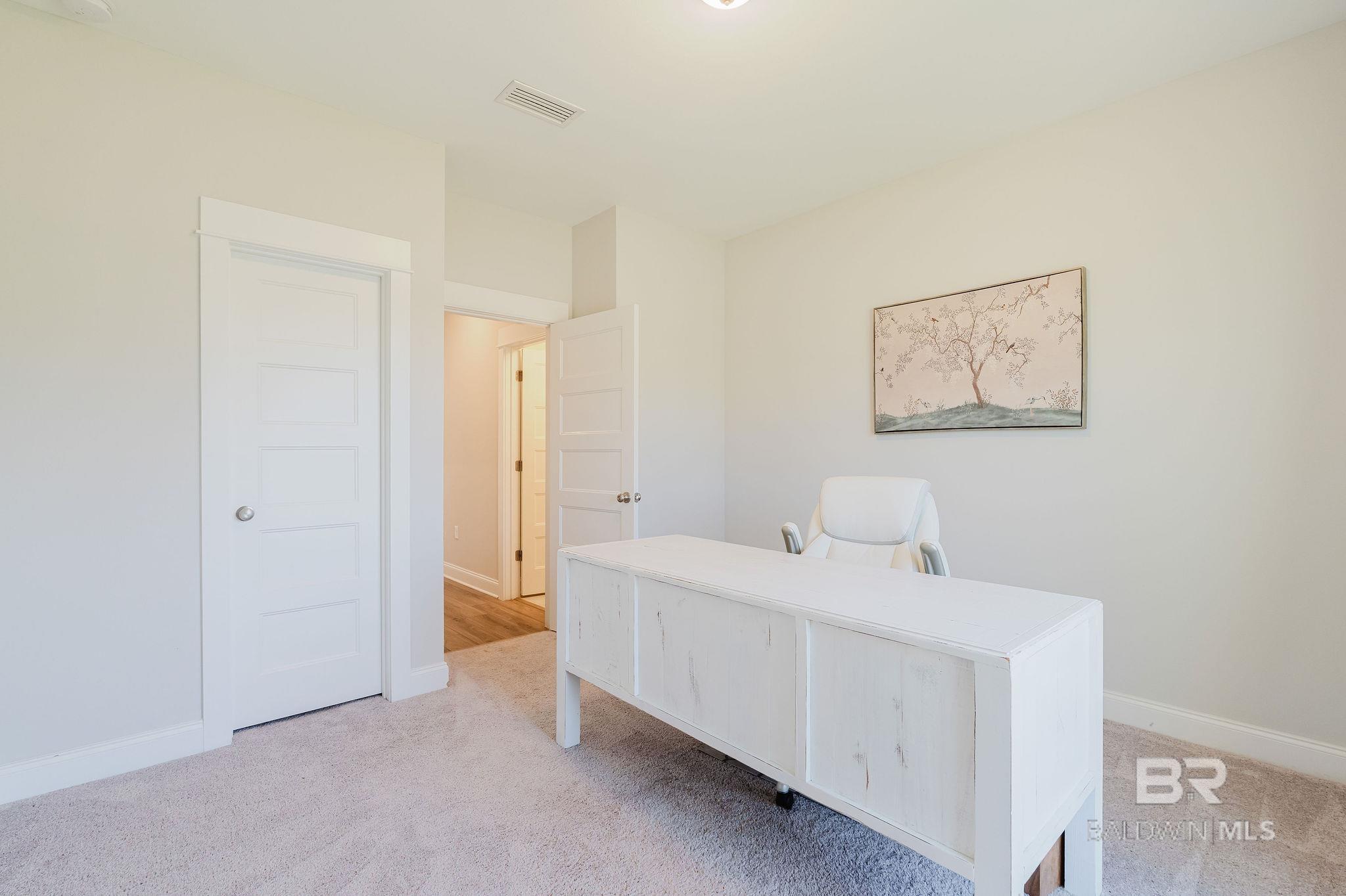 https://zimg.paragon.ice.com/ParagonImages/Property/PG/BCAR/397612/9/0/0/1630fbf225a60d8cccb9e5d82d1ed2b7/7/28e9b77979ac23958671046d8d125e96/397612-29a3fc32-d9b2-49ed-8d53-f05b71a624f4.JPG
