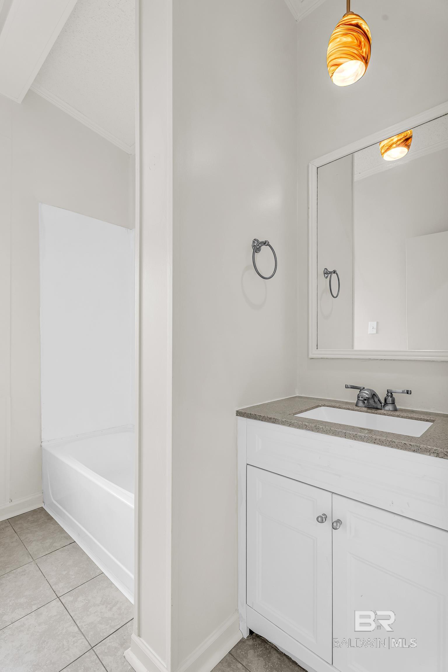 https://zimg.paragon.ice.com/ParagonImages/Property/PG/BCAR/397613/23/0/0/89045617c37e85f9b2cb9a42ae20356f/7/1458021d2930f1b181d4d08cc2af2af6/397613-DEF8E46A-A318-4D44-A2AB-6EB377DC1AD4.JPG