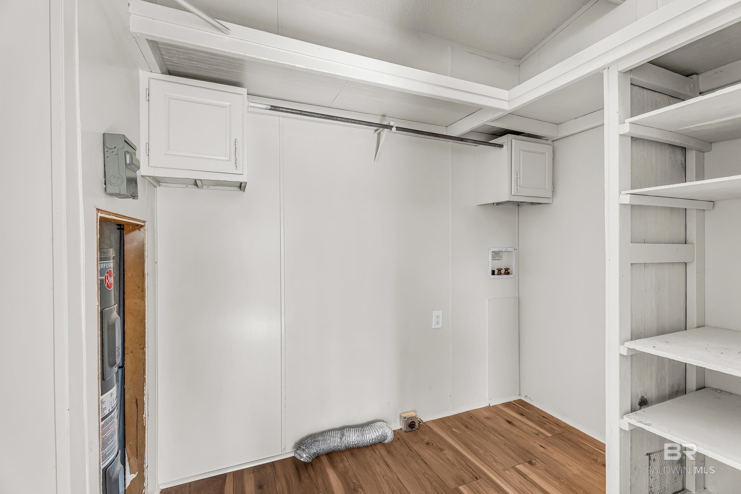https://zimg.paragon.ice.com/ParagonImages/Property/PG/BCAR/397613/25/0/0/d9ce86fce4dba9eb92e257ba86194ab7/7/1458021d2930f1b181d4d08cc2af2af6/397613-DC725AAA-85F3-48E3-ACA0-6B5D9E0DF130.JPG