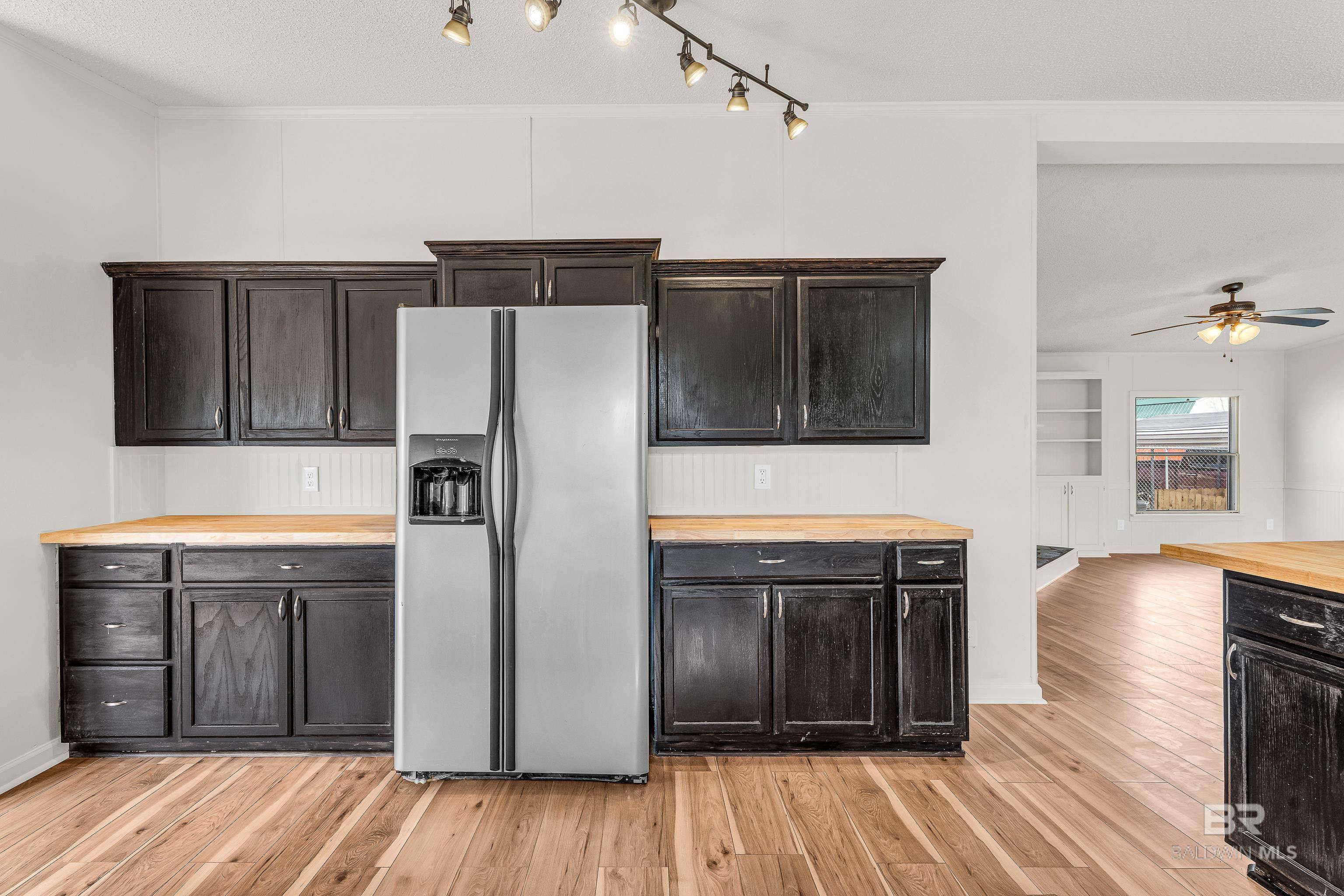 https://zimg.paragon.ice.com/ParagonImages/Property/PG/BCAR/397613/7/0/0/ffccdae41073ce209b9256bd373c6b72/7/1458021d2930f1b181d4d08cc2af2af6/397613-D46E2B61-3547-4EC4-BD1A-8A9BDB16DAFF.JPG