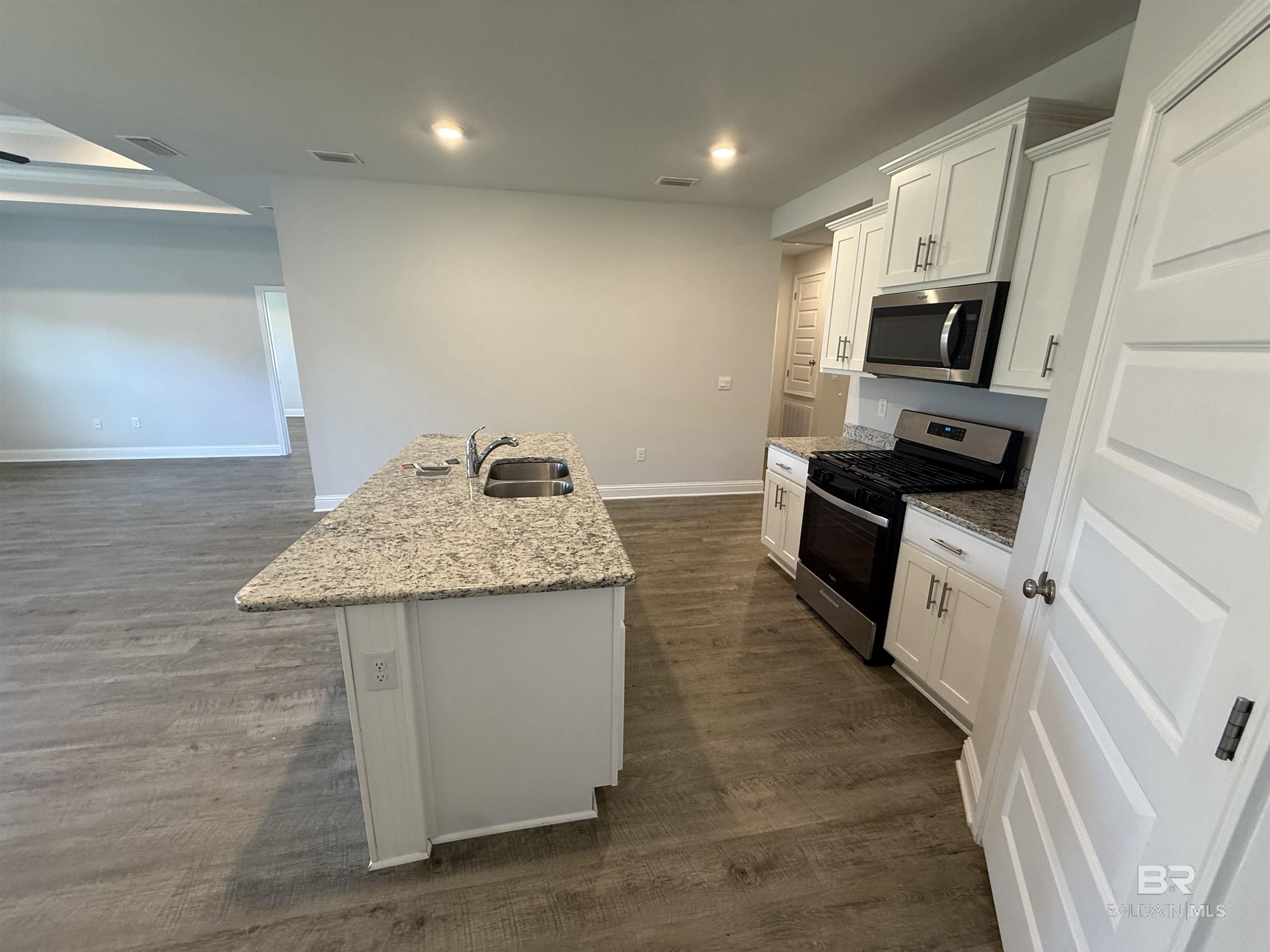 https://zimg.paragon.ice.com/ParagonImages/Property/PG/BCAR/397614/22/0/0/b0457a4fc4cc3c2de48d769a30716d49/7/3ccac38aadd3b1e0d1bdff8ca78a8c69/397614-5946a537-8f5d-4862-82ec-06e2858e51f0.JPG