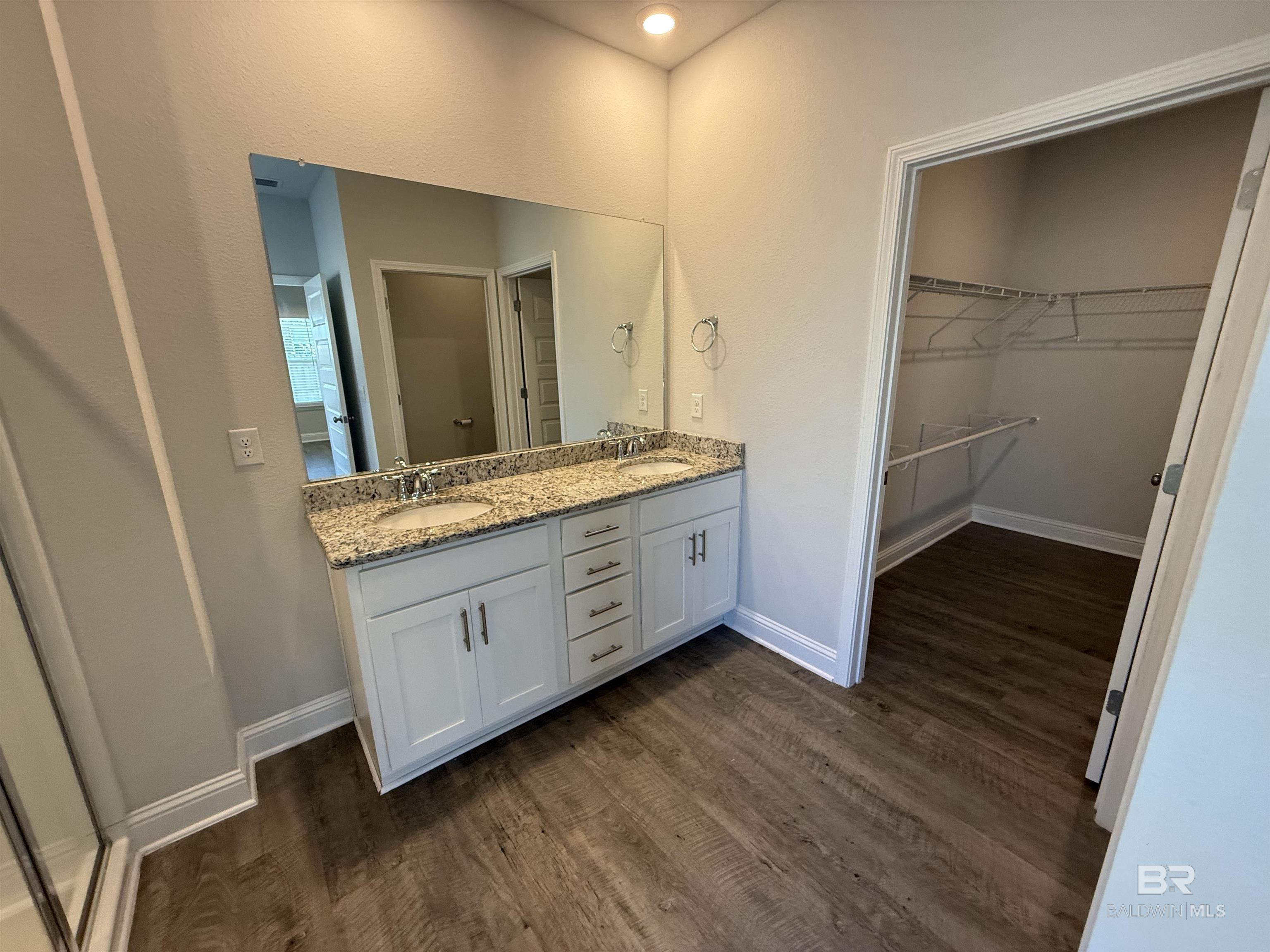 https://zimg.paragon.ice.com/ParagonImages/Property/PG/BCAR/397614/30/0/0/c814034b59b9331ef8b0aff848149749/7/3ccac38aadd3b1e0d1bdff8ca78a8c69/397614-b5a4117c-e38b-484d-aff8-fe7cc938e5e7.JPG