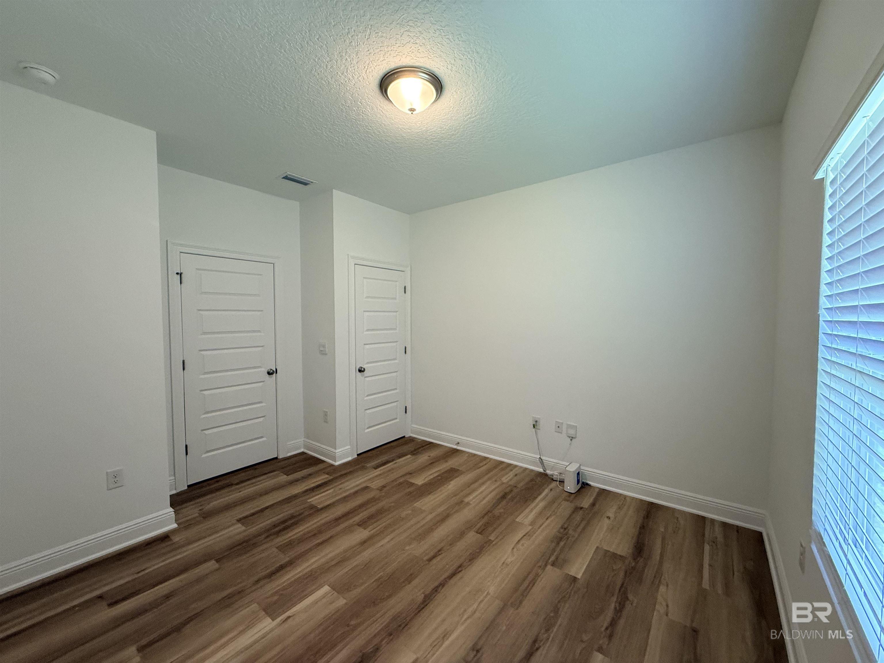 https://zimg.paragon.ice.com/ParagonImages/Property/PG/BCAR/397615/13/0/0/64850dca29588e714512f1b960d4acf2/7/6806f0bbb24833a2bd913bd84379b7f9/397615-c16b0506-b89c-4633-ba49-26cf2739043f.JPG
