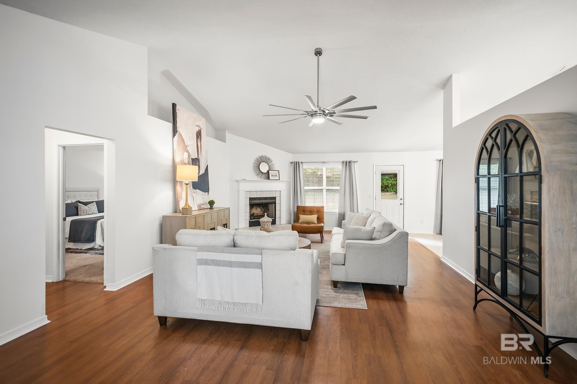 https://zimg.paragon.ice.com/ParagonImages/Property/PG/BCAR/397616/2/0/0/fa64e9d3ee2fa9845313e3ee3d9c3c93/7/594c47f801f49cbcdb53e076c830c733/397616-4641deca-c58c-46d1-a4ba-efb45ce36439.JPG