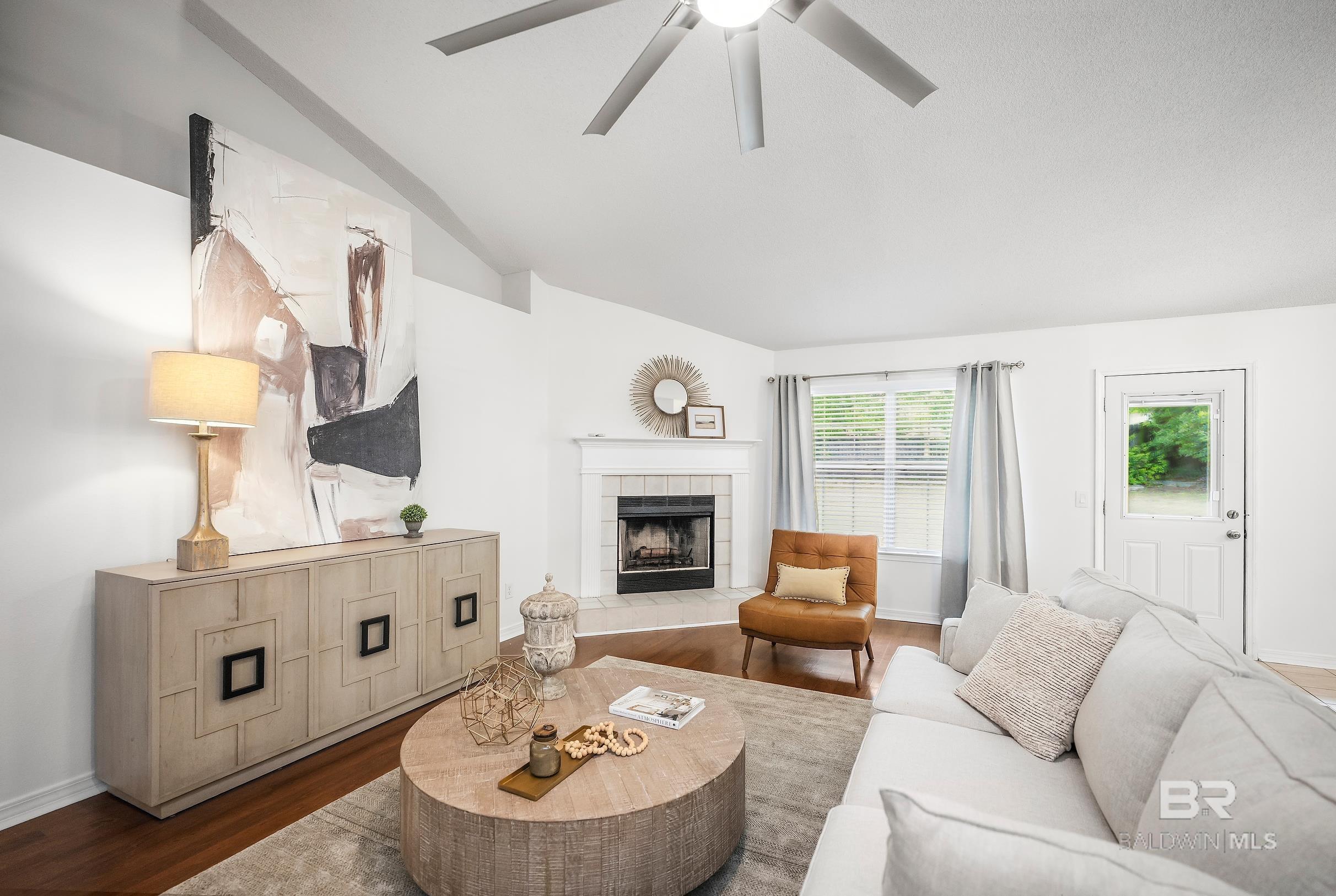 https://zimg.paragon.ice.com/ParagonImages/Property/PG/BCAR/397616/4/0/0/d666a9a15971ef0393b75a5ef72e1a34/7/594c47f801f49cbcdb53e076c830c733/397616-7c7fc2b0-8ff5-48b6-a5b6-61a6a1ca053a.JPG