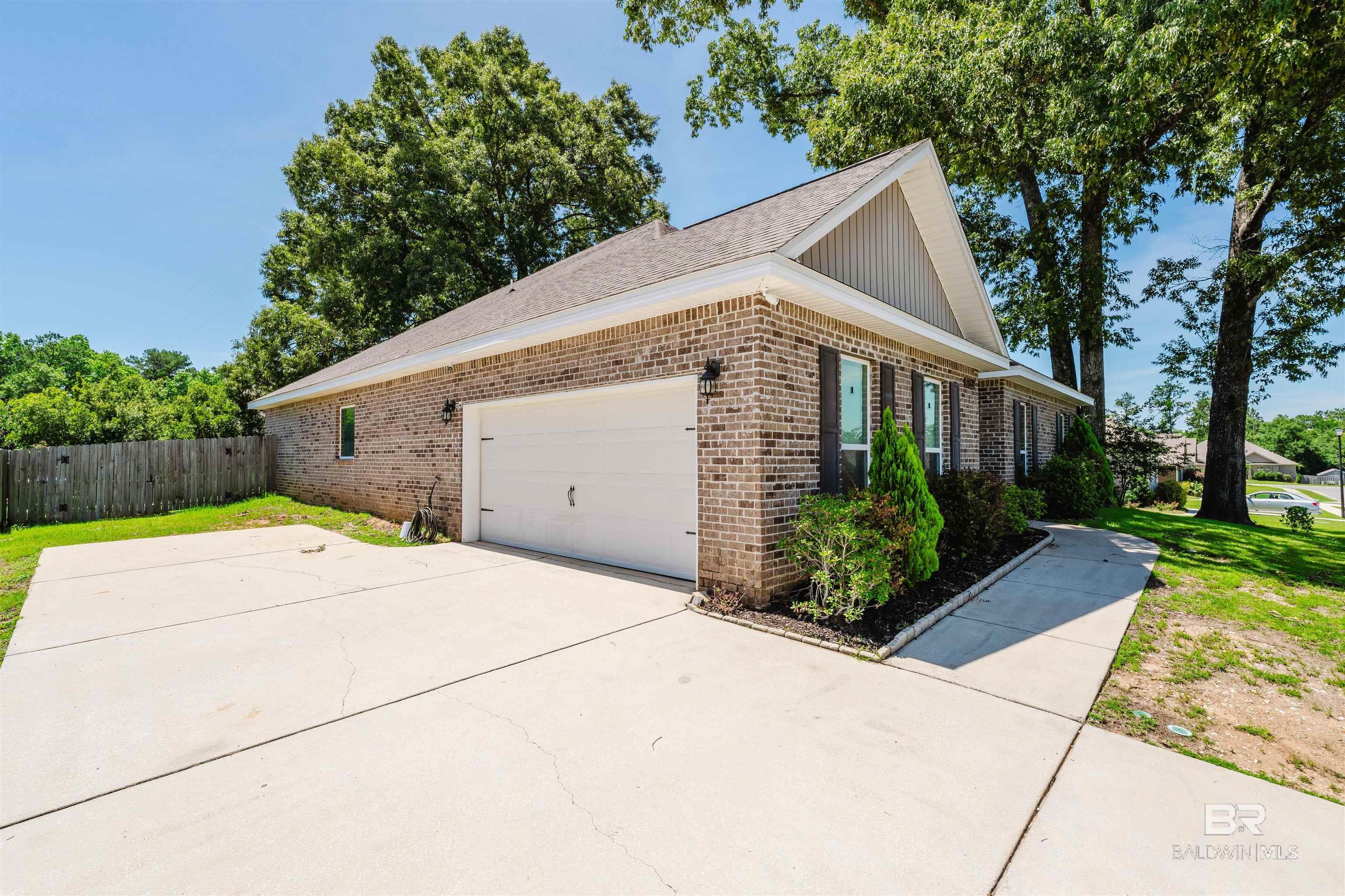 https://zimg.paragon.ice.com/ParagonImages/Property/PG/BCAR/397617/4/0/0/1b6f6d66608b565c76399ea7d32a8c3d/7/83ae8d4299fc952a6867393747c47612/397617-f9d1441d-a793-4b82-9f92-900b117b2978.JPG