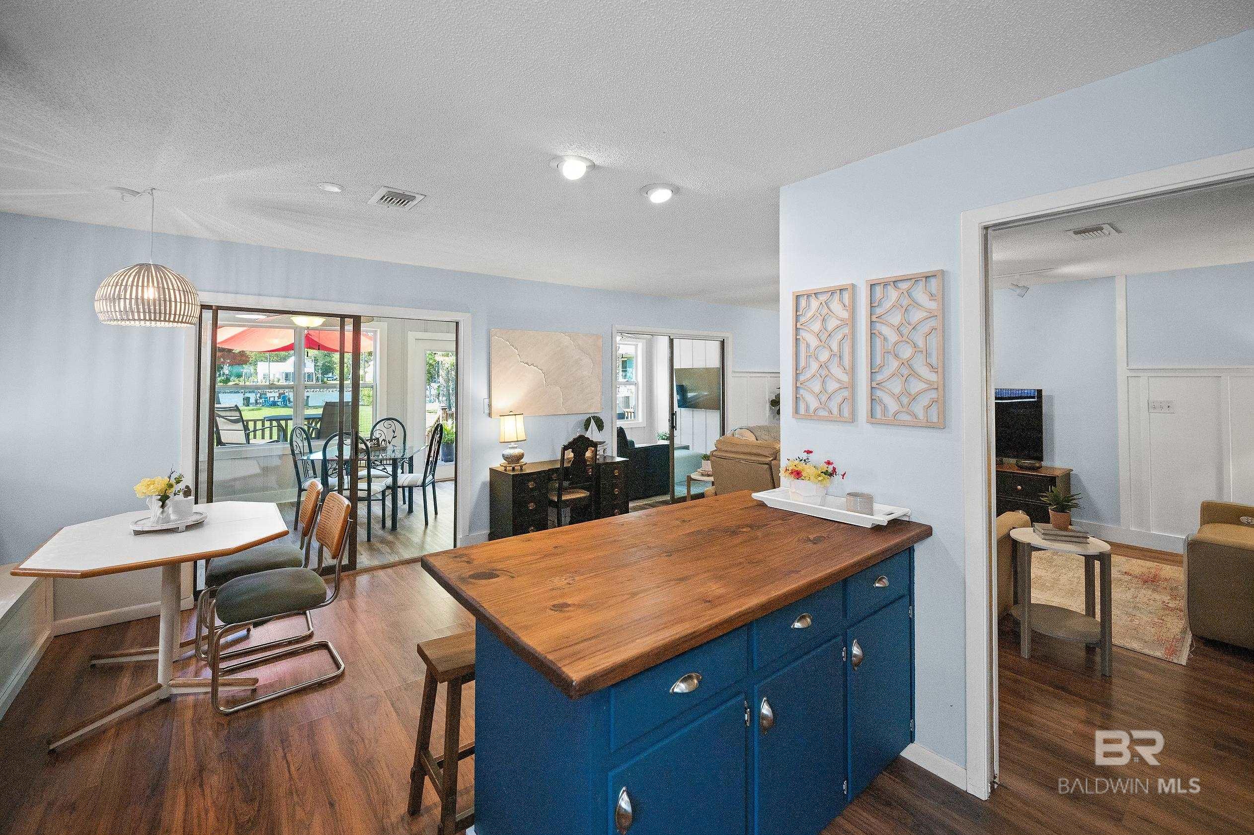 https://zimg.paragon.ice.com/ParagonImages/Property/PG/BCAR/397630/6/0/0/19768a242c89aeb096398f0a223bb395/7/56b1db67ad08fe136cac2674afb753eb/397630-23783ab3-926f-4fd7-9eec-aa1112d93839.JPG