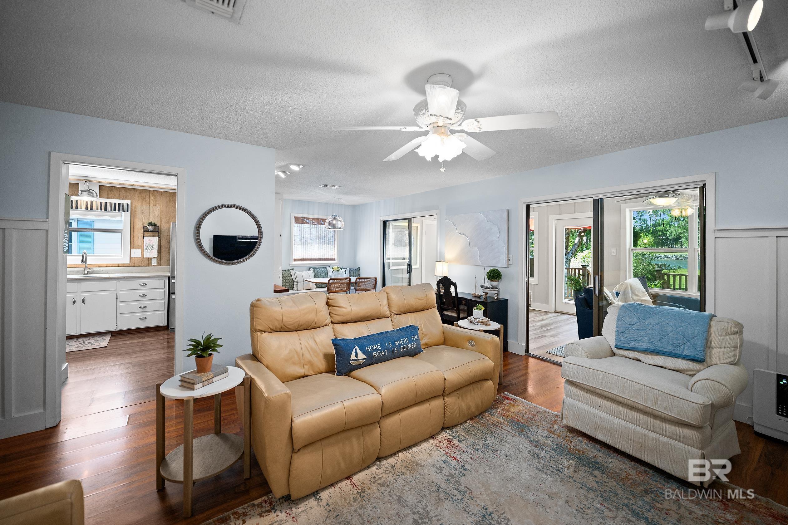 https://zimg.paragon.ice.com/ParagonImages/Property/PG/BCAR/397630/8/0/0/ad052d99b6b4fe8ddba054bd5dbdf746/7/56b1db67ad08fe136cac2674afb753eb/397630-546408cc-0bb6-48a7-bf65-48453515db36.JPG