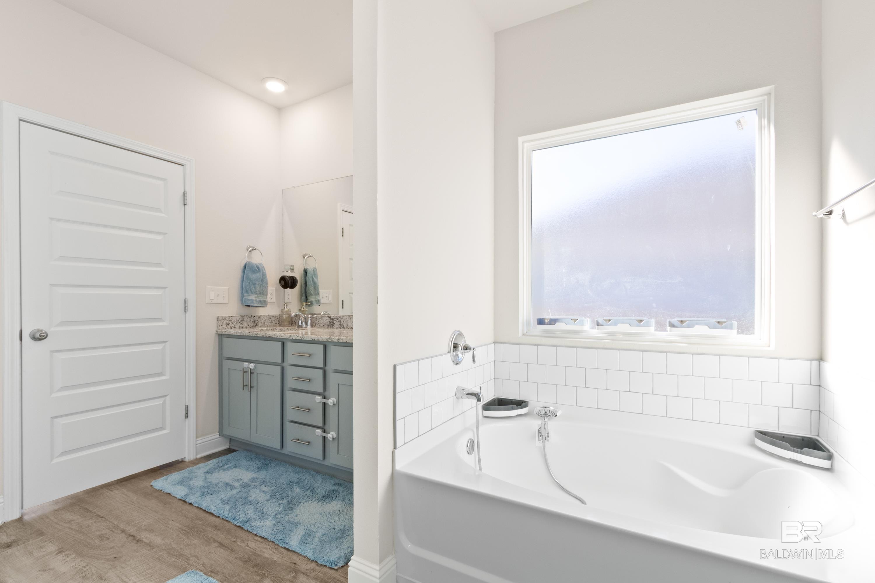 https://zimg.paragon.ice.com/ParagonImages/Property/PG/BCAR/397633/37/0/0/2c6422aba752e28c29597c7b58cb5c0d/7/50efe8f179fa7adb1ed21df45cf69de9/397633-4f58c7b6-c069-4fa0-961e-2d2158610d7f.JPG