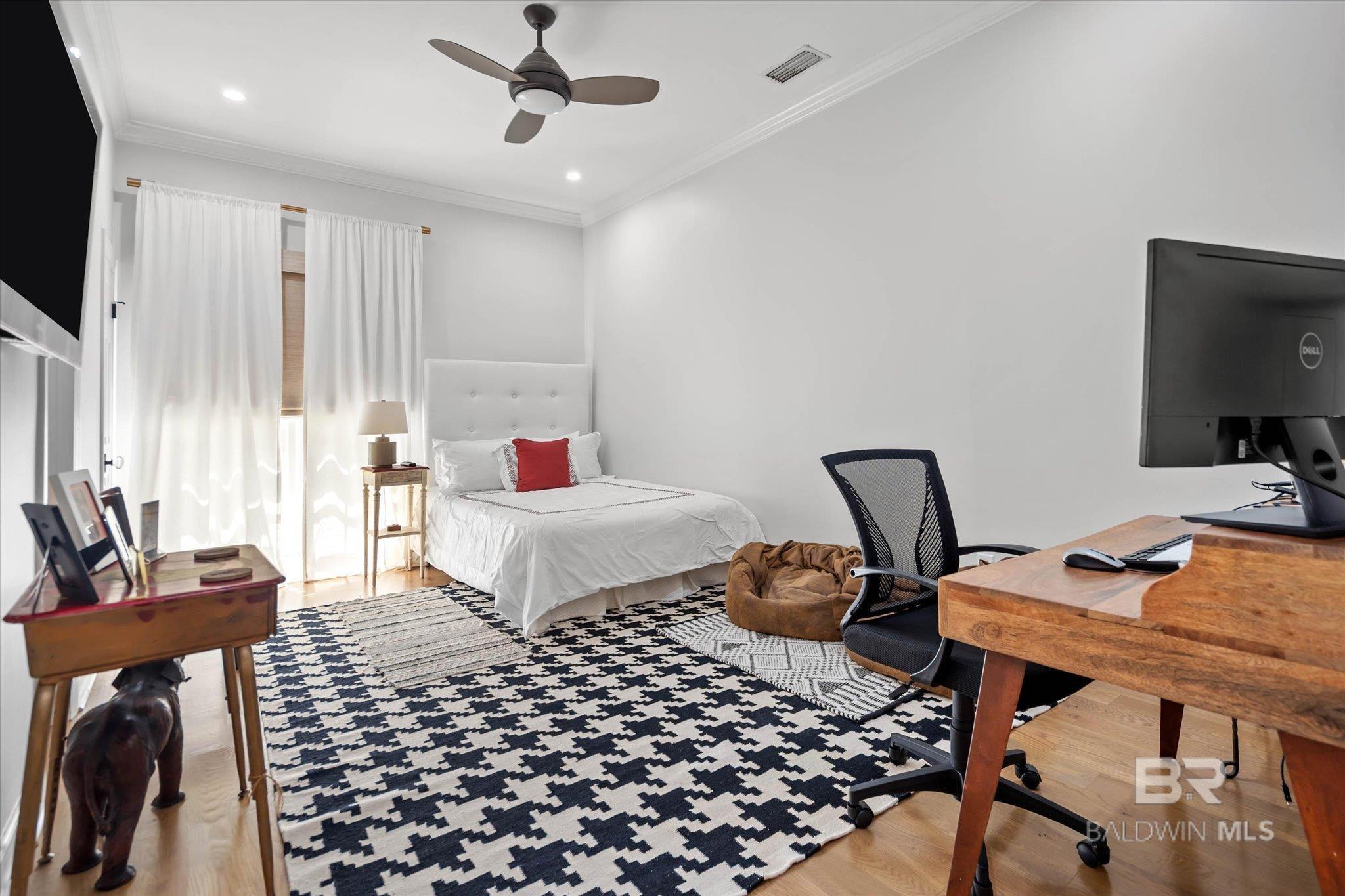 https://zimg.paragon.ice.com/ParagonImages/Property/PG/BCAR/397635/24/0/0/e5f864e201cd4e6ccd795e0e18852c08/7/a000c6805f4cfc7192c8637a2689b96b/397635-022f1214-9ada-44bd-b029-f069d73272ca.JPG