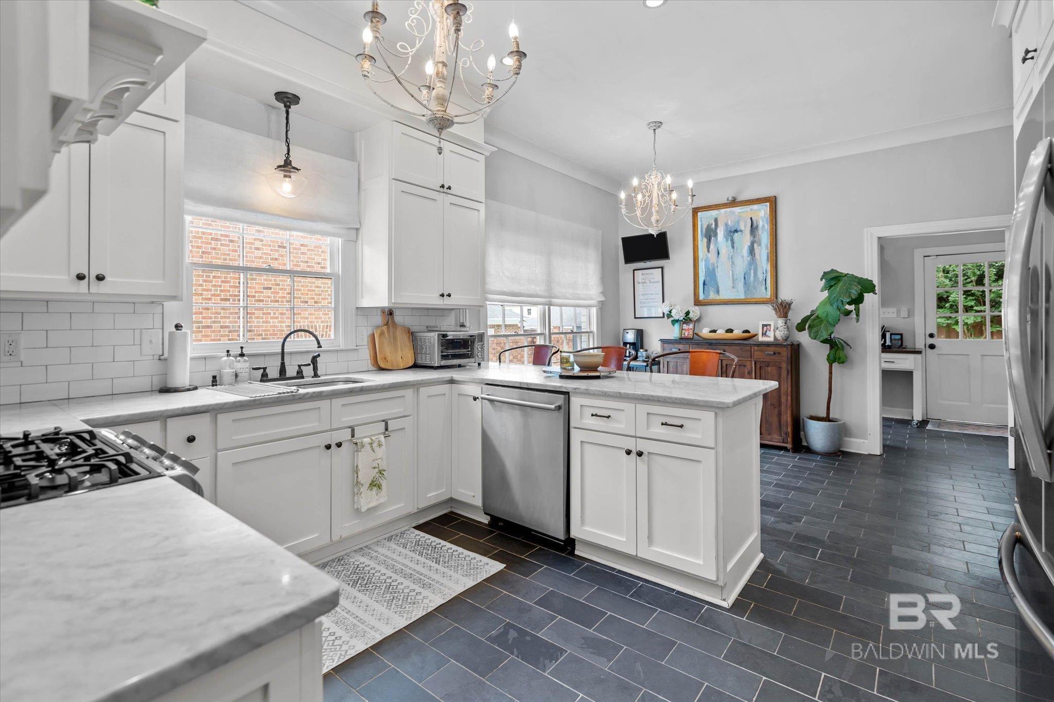 https://zimg.paragon.ice.com/ParagonImages/Property/PG/BCAR/397635/9/0/0/d0ef9ae21f41dcd4d91c2d48531f588d/7/a000c6805f4cfc7192c8637a2689b96b/397635-324069d1-e22a-40a6-bdf9-4acb025a58eb.JPG