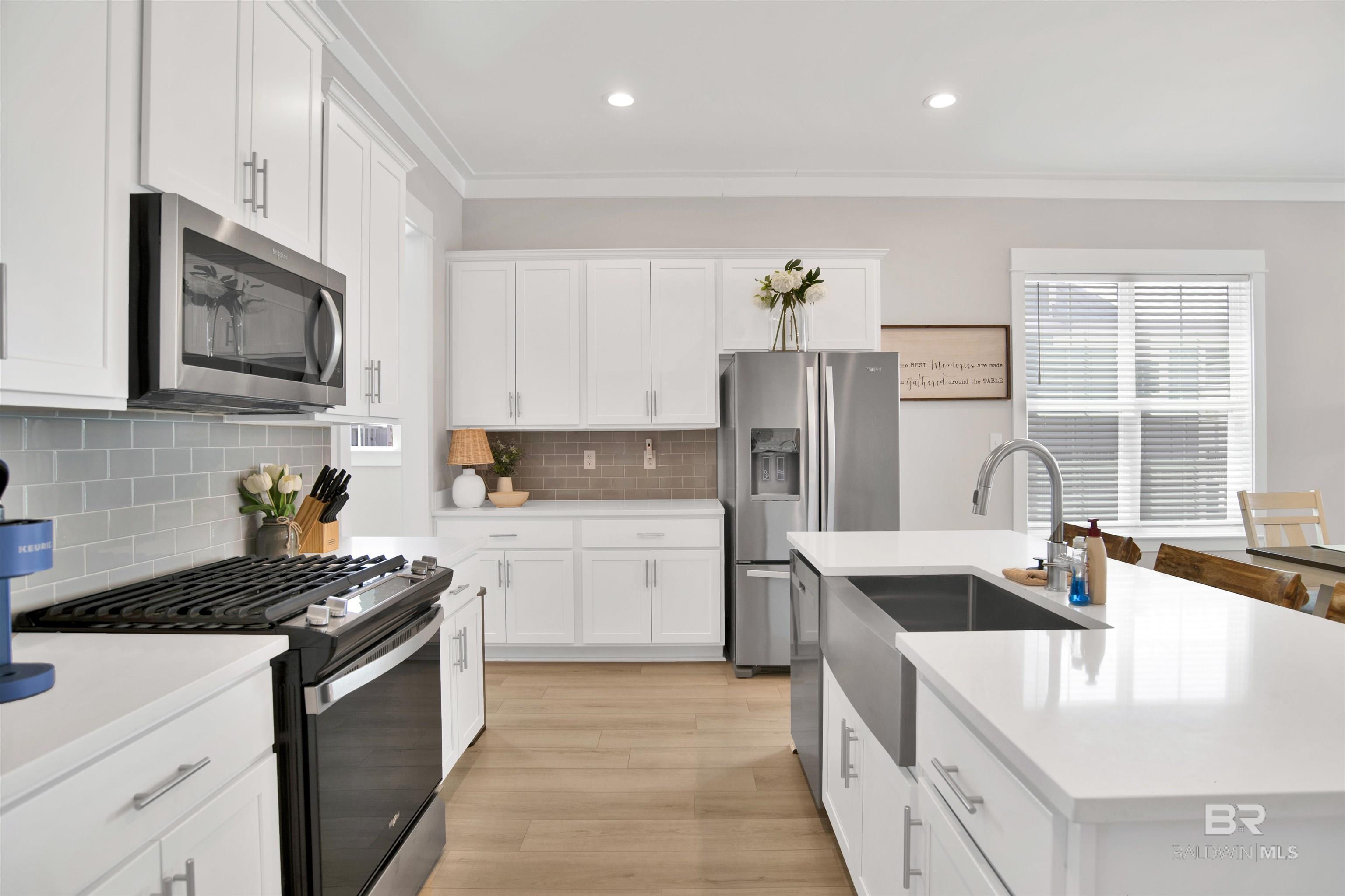 https://zimg.paragon.ice.com/ParagonImages/Property/PG/BCAR/397637/5/0/0/47a1c64a3430b362c57b11cfdb2f8c08/7/e2f08280f13d553e8bb30d4d27a78d11/397637-5692d66c-03a7-45c7-9335-d213de6f6ed3.JPG