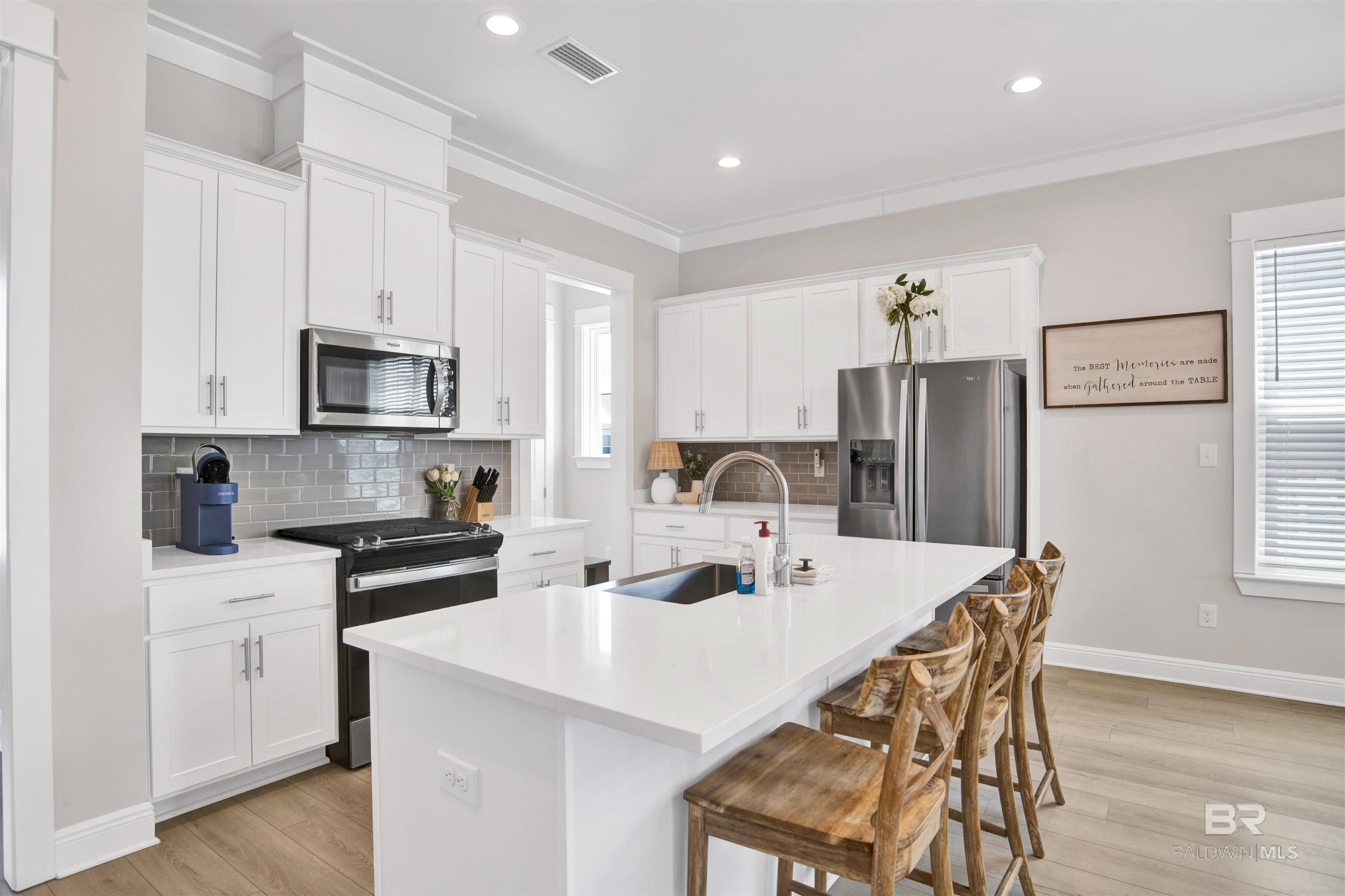 https://zimg.paragon.ice.com/ParagonImages/Property/PG/BCAR/397637/6/0/0/2ca9a7f1994ecd64c56237563f071676/7/e2f08280f13d553e8bb30d4d27a78d11/397637-cbde5717-d246-4887-9db9-5e70d047dec6.JPG