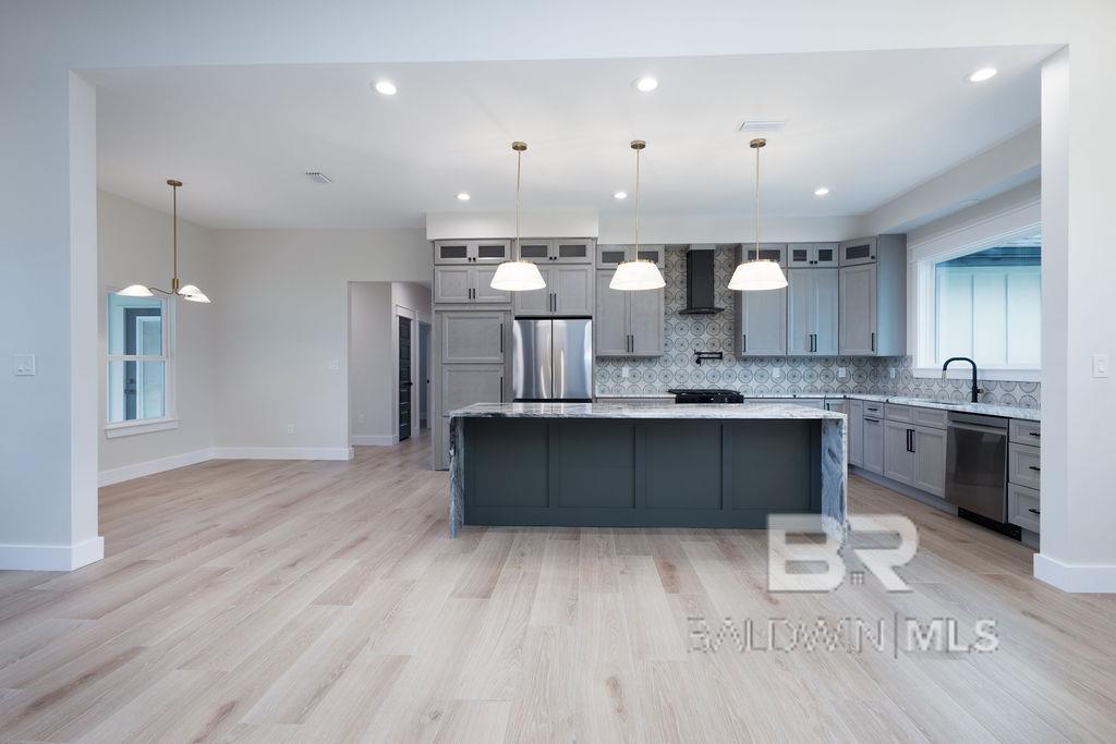 https://zimg.paragon.ice.com/ParagonImages/Property/PG/BCAR/397639/32/0/0/042e34e63a77a79c0f05f73260e576db/7/9826c4011117ad203f31d5176740dd89/397639-5e167b11-2583-4e24-a128-ad5233c3dcca.JPG