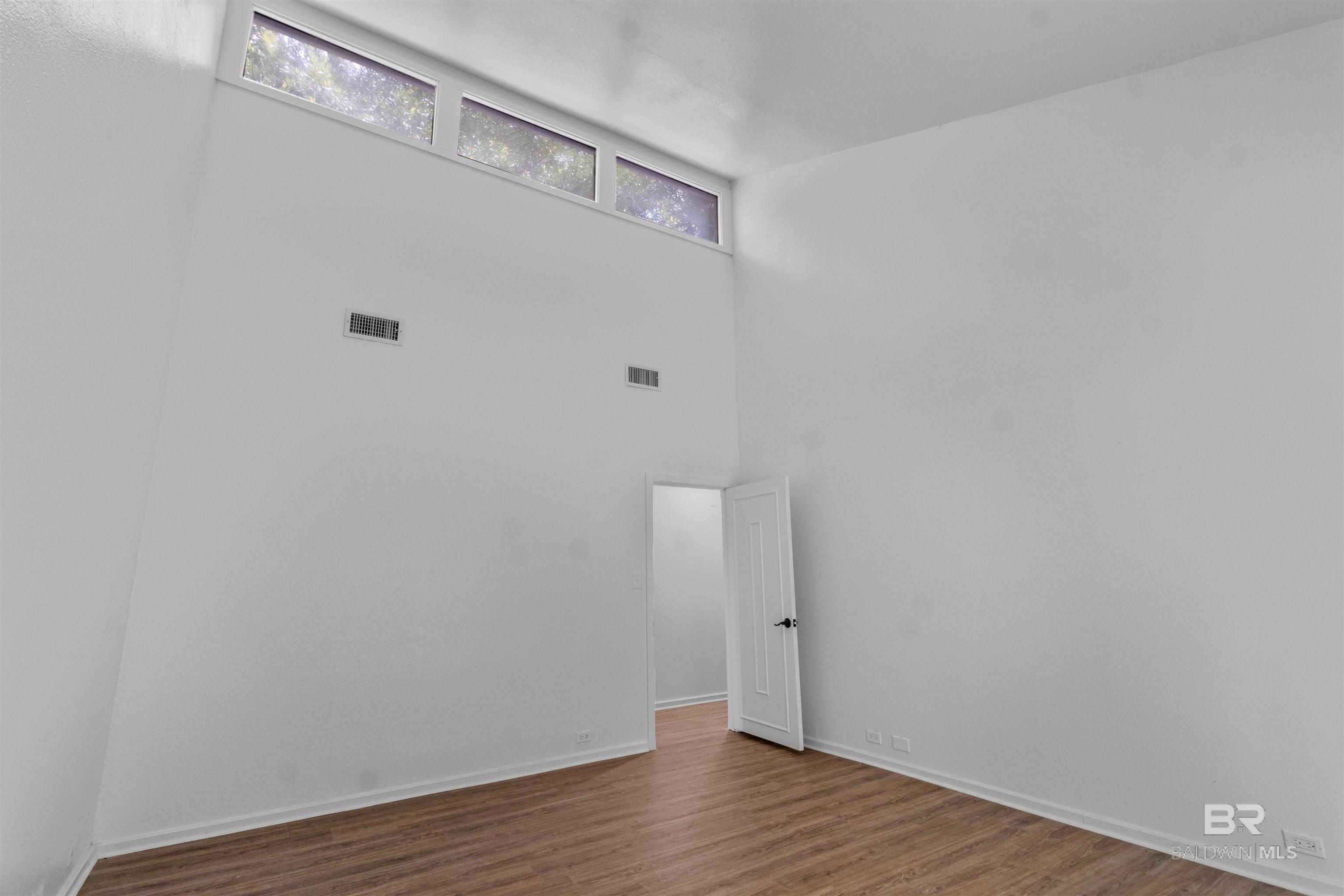 https://zimg.paragon.ice.com/ParagonImages/Property/PG/BCAR/397640/16/0/0/4f08974f68310d65227e8da22a3fd653/7/d07f2b591cee7bae9bcaf4f147107790/397640-1e5d8370-0946-4cf0-8298-ba6486c0acf3.JPG