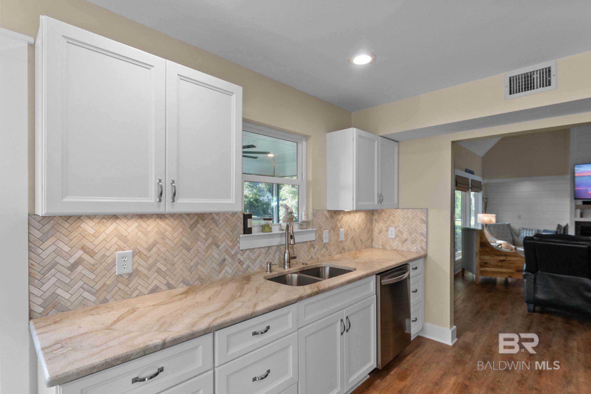 https://zimg.paragon.ice.com/ParagonImages/Property/PG/BCAR/397654/16/0/0/77fcf8ae8ffc64e633a0e582445398fe/7/002b91971f60b42e3bd23bf40ddc1f18/397654-f4373138-f9f5-4944-89e3-1b17624049bf.JPG