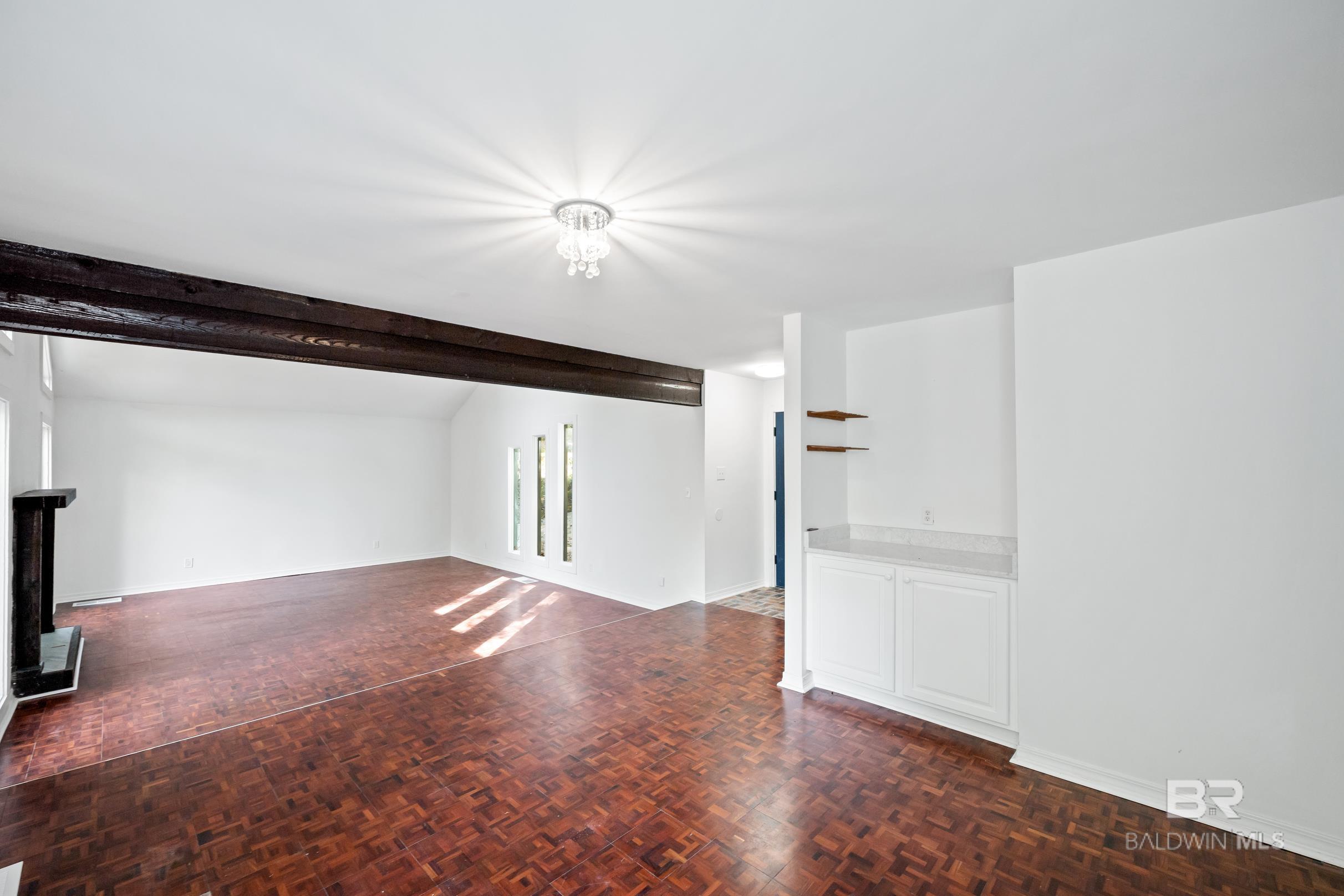 https://zimg.paragon.ice.com/ParagonImages/Property/PG/BCAR/397666/14/0/0/426381f9c62c8b5ca300bafac3591d67/7/964d4a73ca588333d0517239c7873c3e/397666-32164208-9231-4e80-bbd4-d131475fe014.JPG