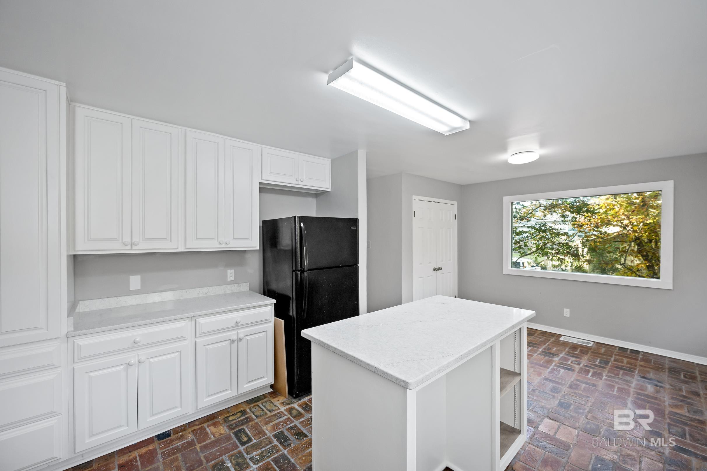 https://zimg.paragon.ice.com/ParagonImages/Property/PG/BCAR/397666/22/0/0/4875b3d6ff2acdad40eb3ff672578ae3/7/964d4a73ca588333d0517239c7873c3e/397666-57b1d86f-aad7-478f-abb9-e592b1486eac.JPG