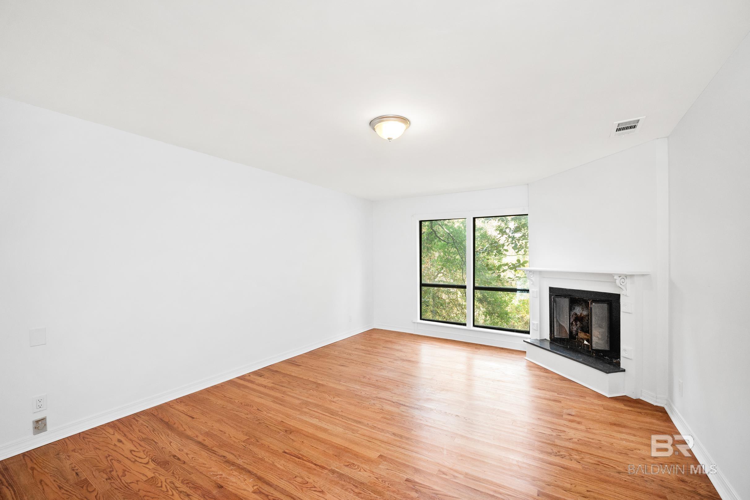 https://zimg.paragon.ice.com/ParagonImages/Property/PG/BCAR/397666/29/0/0/4152d0438e4ce442baea77f020654216/7/964d4a73ca588333d0517239c7873c3e/397666-9d17b4af-cc8d-45e9-9f68-b446c19462d6.JPG