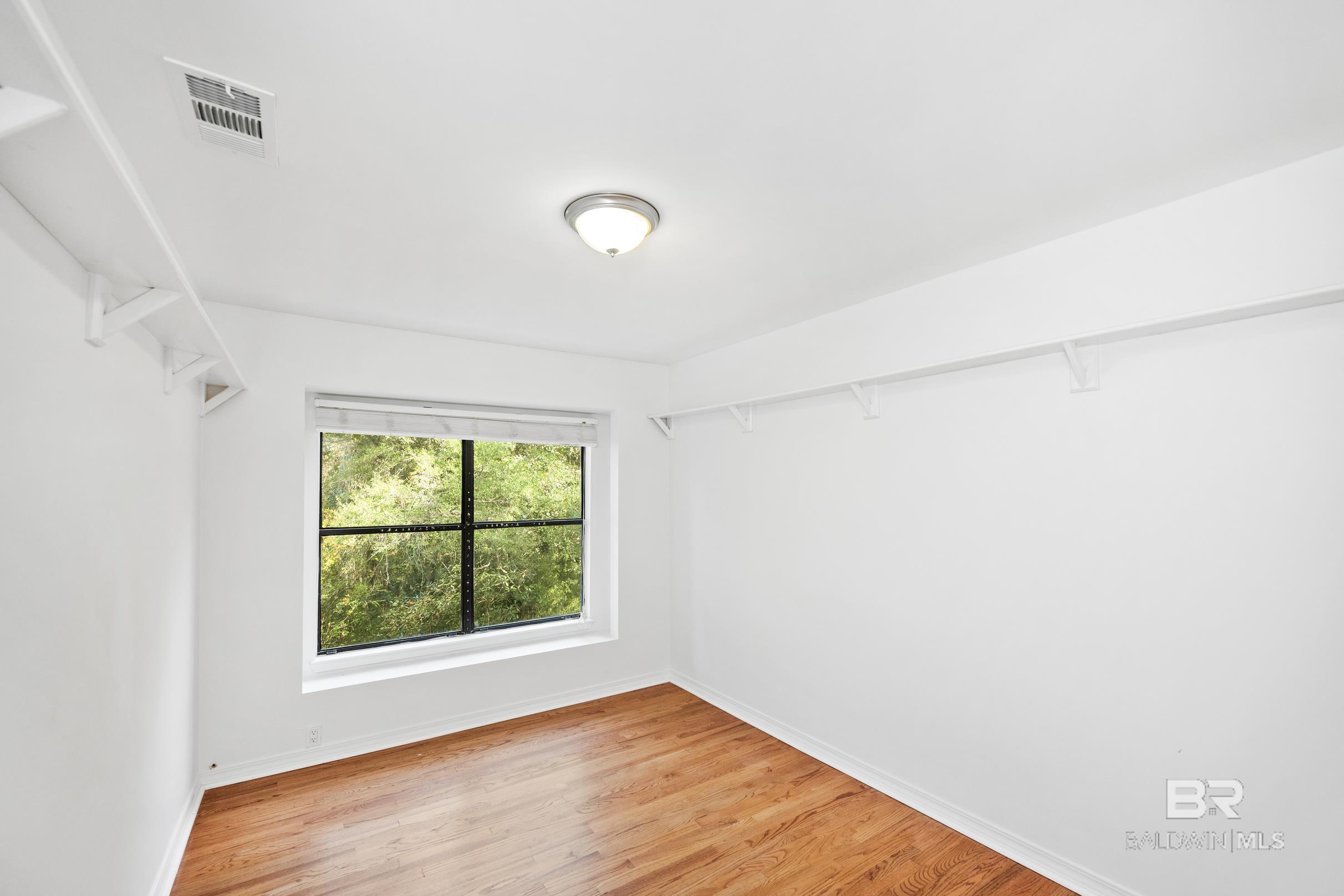 https://zimg.paragon.ice.com/ParagonImages/Property/PG/BCAR/397666/36/0/0/6f9801c9921585e426ed311d6940299d/7/964d4a73ca588333d0517239c7873c3e/397666-8557e1f7-4979-4881-bb2e-017c9a23ff90.JPG
