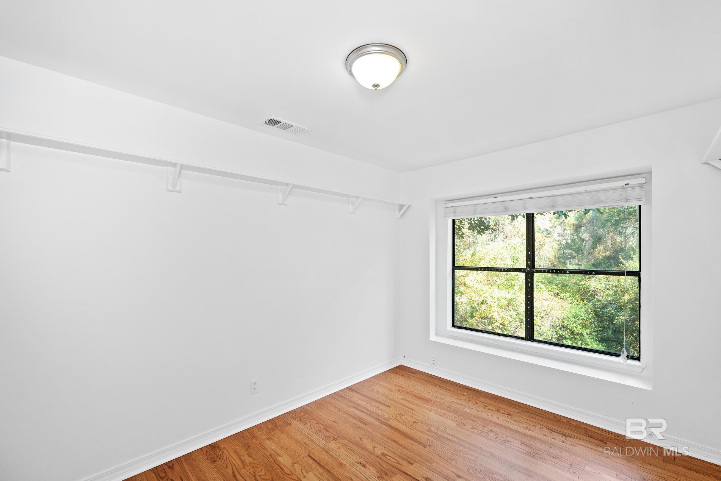 https://zimg.paragon.ice.com/ParagonImages/Property/PG/BCAR/397666/37/0/0/cacc044f9b9ad29c3c97b4bd14f586fe/7/964d4a73ca588333d0517239c7873c3e/397666-e12a5670-7c5b-4d7c-ac6f-b36e88895b2f.JPG
