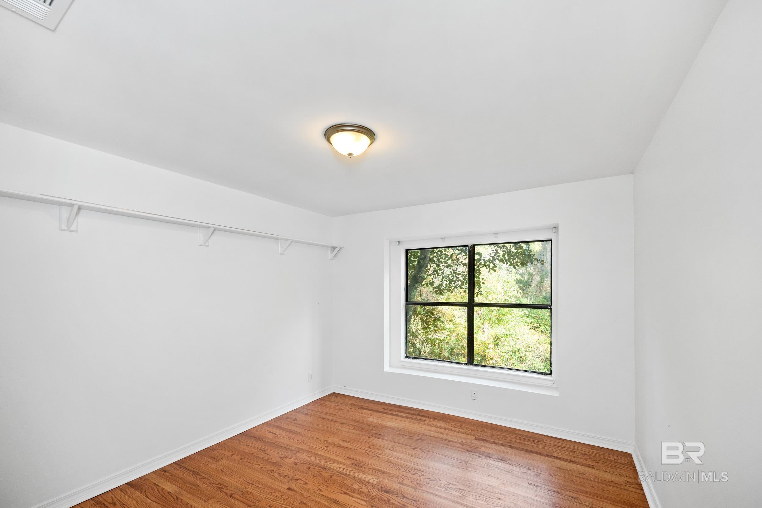 https://zimg.paragon.ice.com/ParagonImages/Property/PG/BCAR/397666/40/0/0/e271ea922ae3fd9f00d03878fb6b64df/7/964d4a73ca588333d0517239c7873c3e/397666-588f1a91-3329-41d4-9b03-75b79588d911.JPG