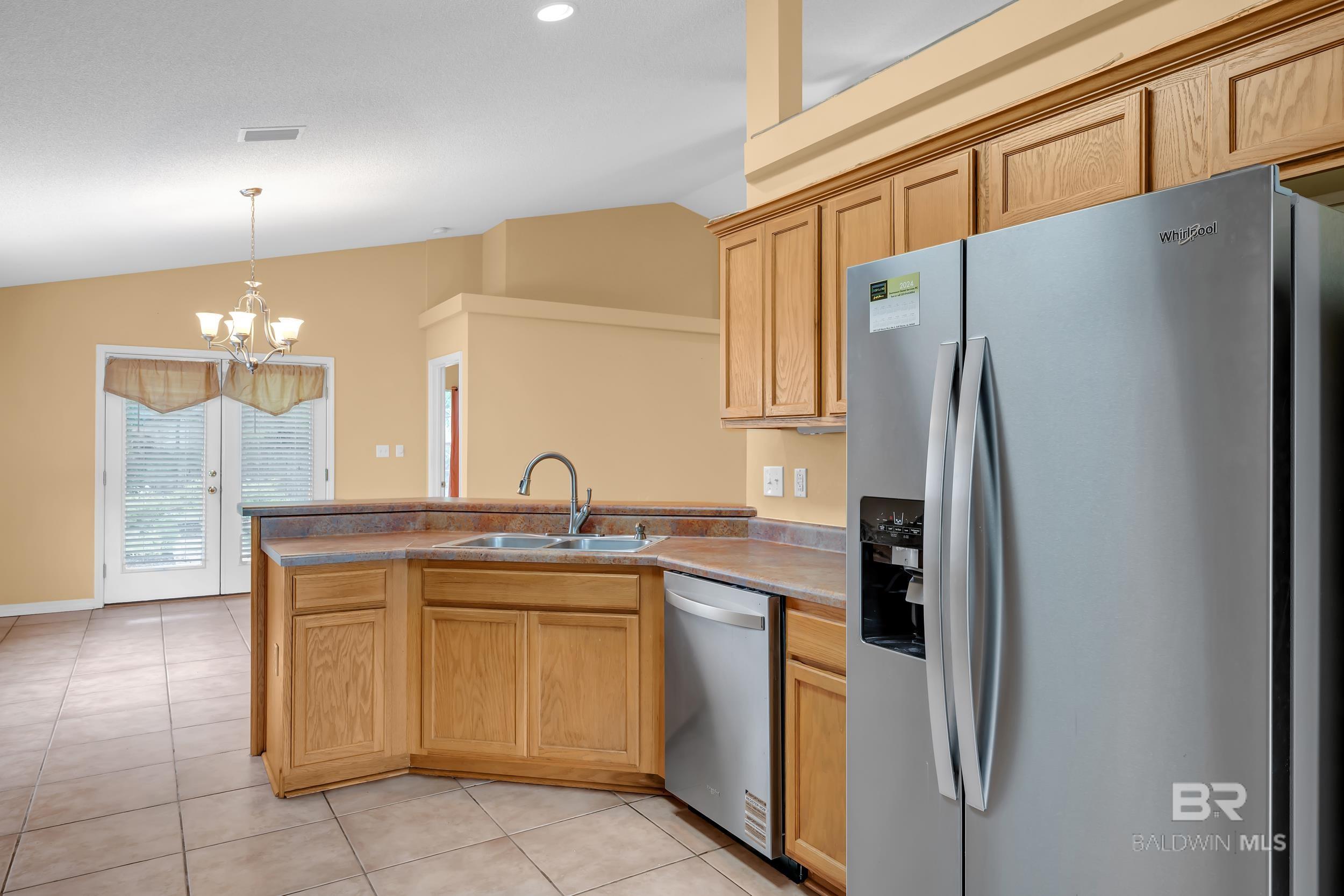 https://zimg.paragon.ice.com/ParagonImages/Property/PG/BCAR/397690/16/0/0/6fbb87b34b3133ec62368e2f086826a8/7/f6491006b91baffbf5b4c83d8298d933/397690-26d70162-b5e7-4ec0-b4d1-97a589b844b0.JPG