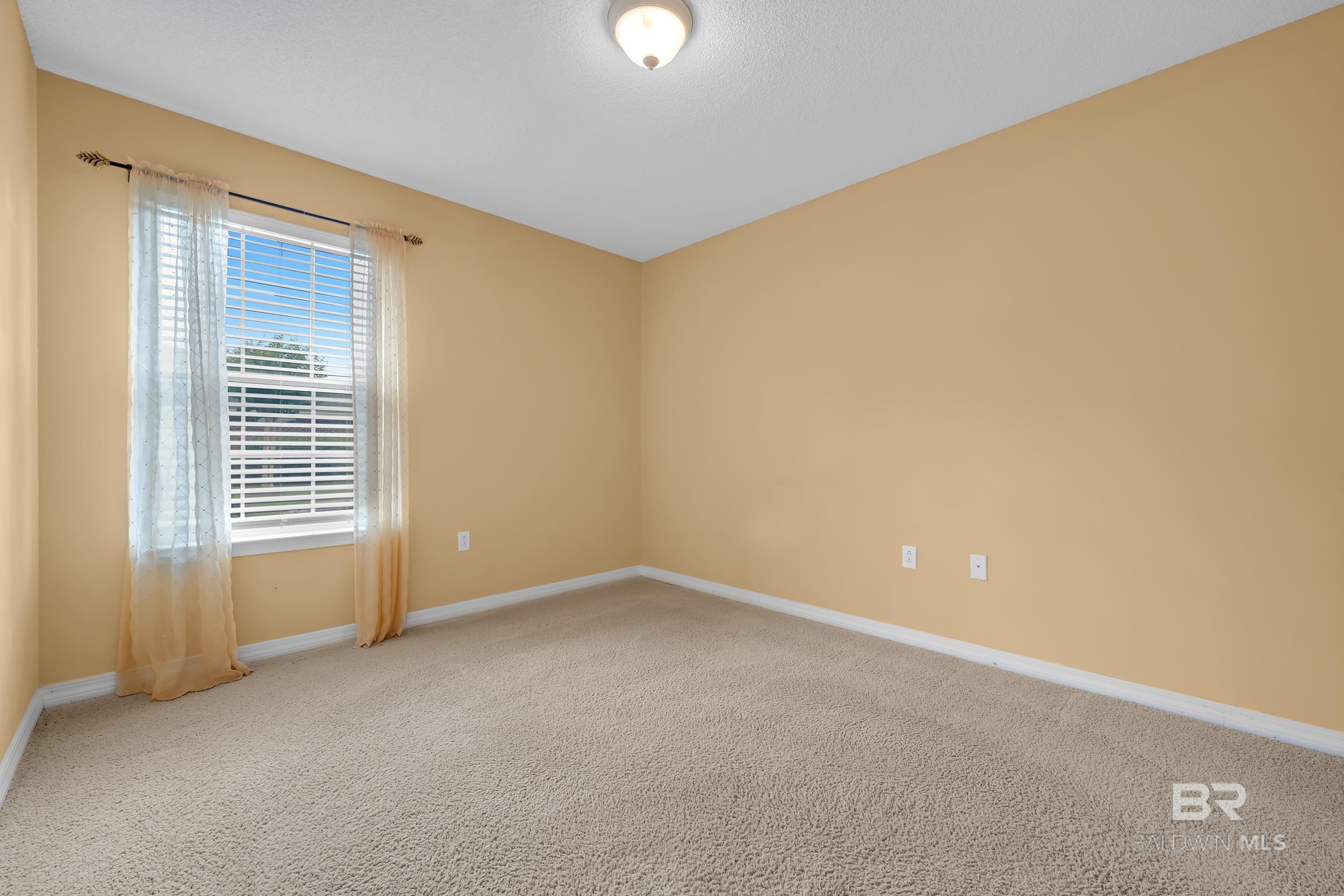 https://zimg.paragon.ice.com/ParagonImages/Property/PG/BCAR/397690/31/0/0/cbdb3ed0d9d5a9c6750e24524d102298/7/f6491006b91baffbf5b4c83d8298d933/397690-c6bf6461-7f56-4c93-9738-aa1b0aba984f.JPG