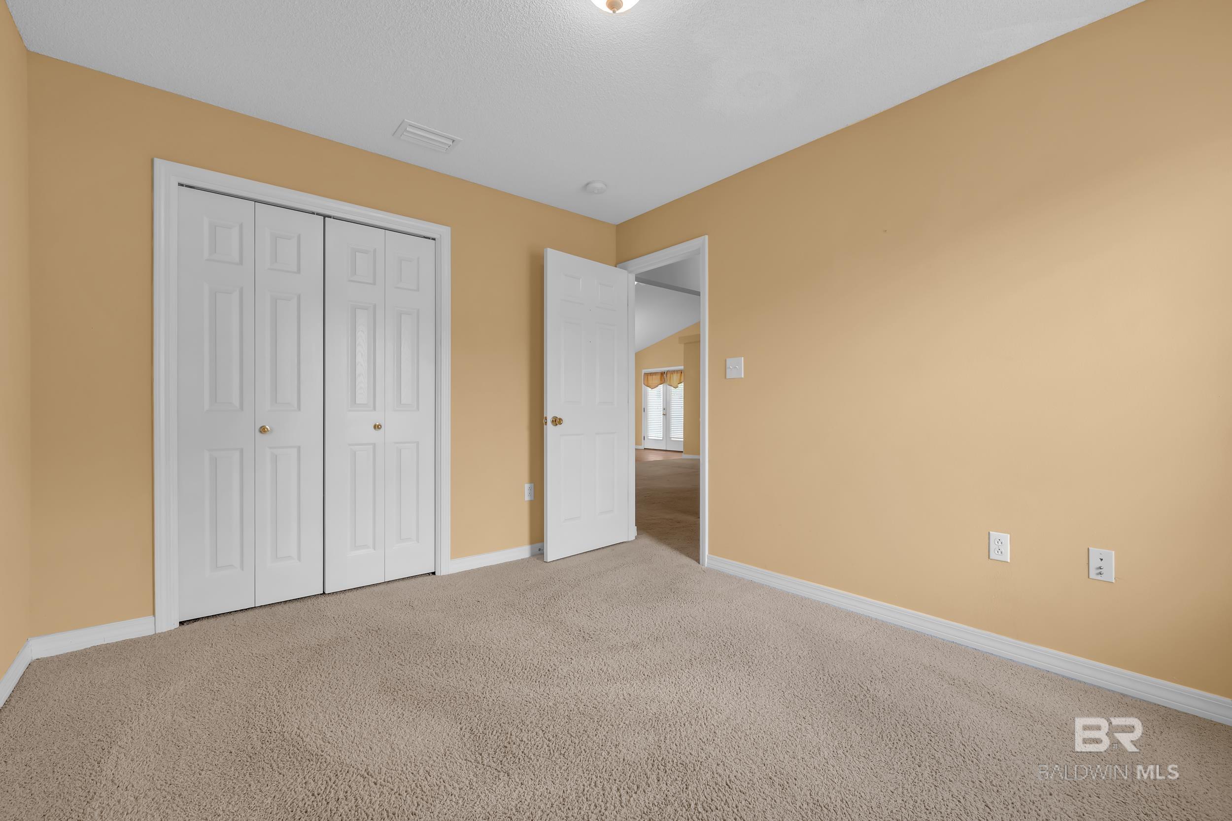 https://zimg.paragon.ice.com/ParagonImages/Property/PG/BCAR/397690/32/0/0/1416dd6c9de648b5d57a6c5f7865afc5/7/f6491006b91baffbf5b4c83d8298d933/397690-7355770a-cfe8-4140-a999-63a2a3b113af.JPG