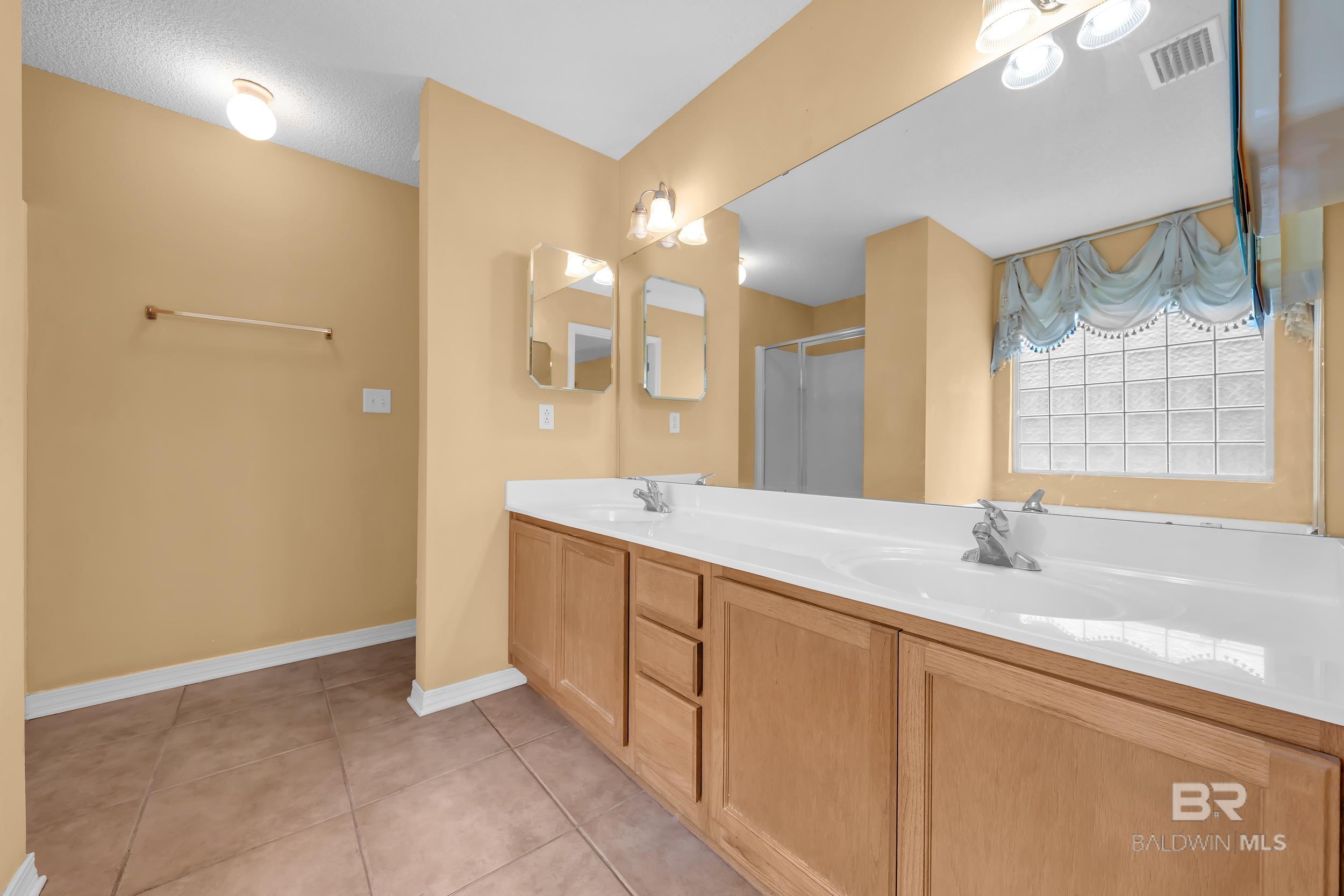 https://zimg.paragon.ice.com/ParagonImages/Property/PG/BCAR/397690/35/0/0/2daa26717390abb4eed42cb81c5cddef/7/f6491006b91baffbf5b4c83d8298d933/397690-6c4e195c-38dd-4396-93f7-5eea368985b0.JPG