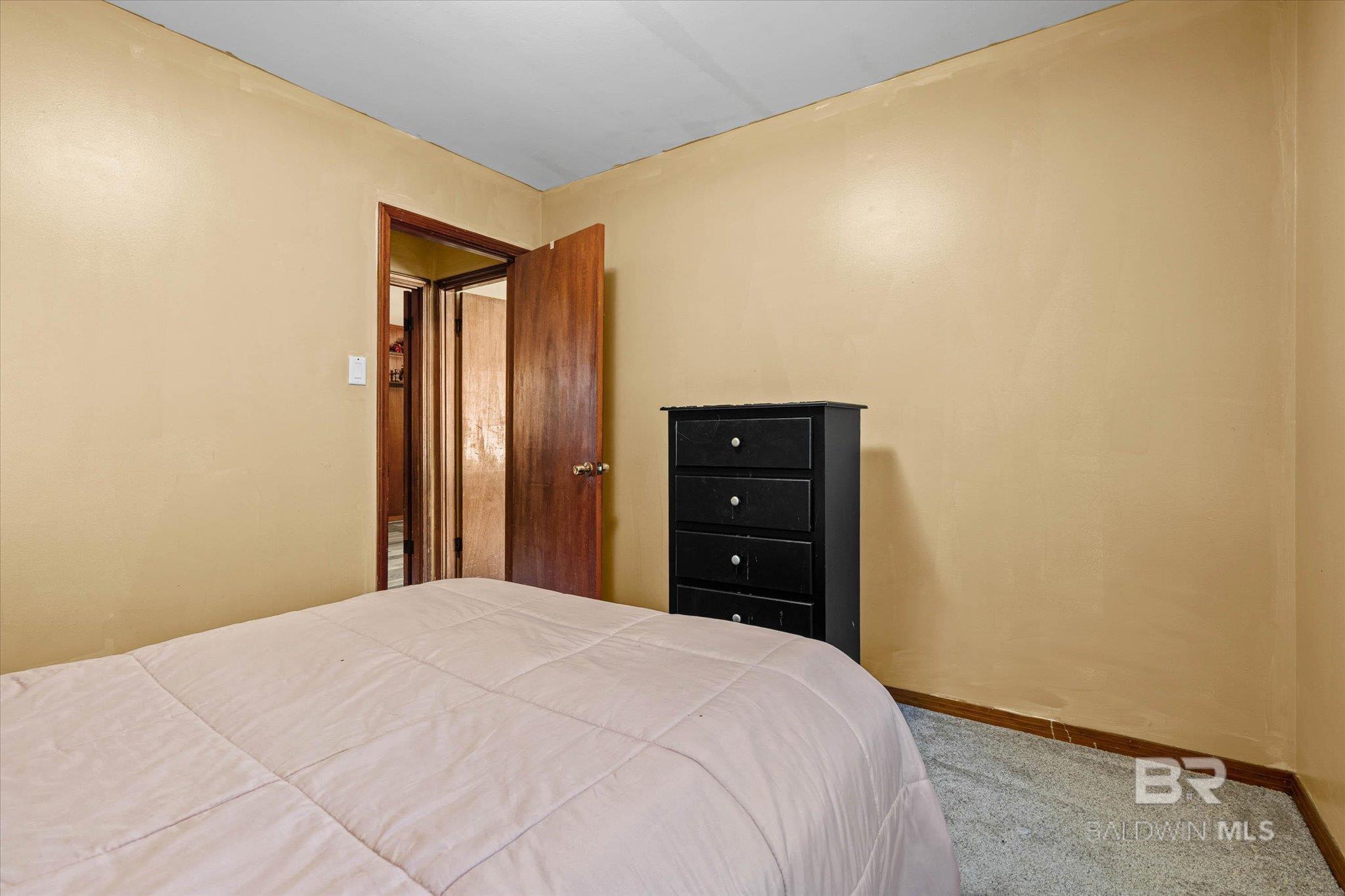 https://zimg.paragon.ice.com/ParagonImages/Property/PG/BCAR/397691/13/0/0/d0a089d70888d959511047cfeefe966f/7/7bfc02989561cc93e12d760033be6b8c/397691-c420568b-c938-4949-a630-d248e6ea56fd.JPG
