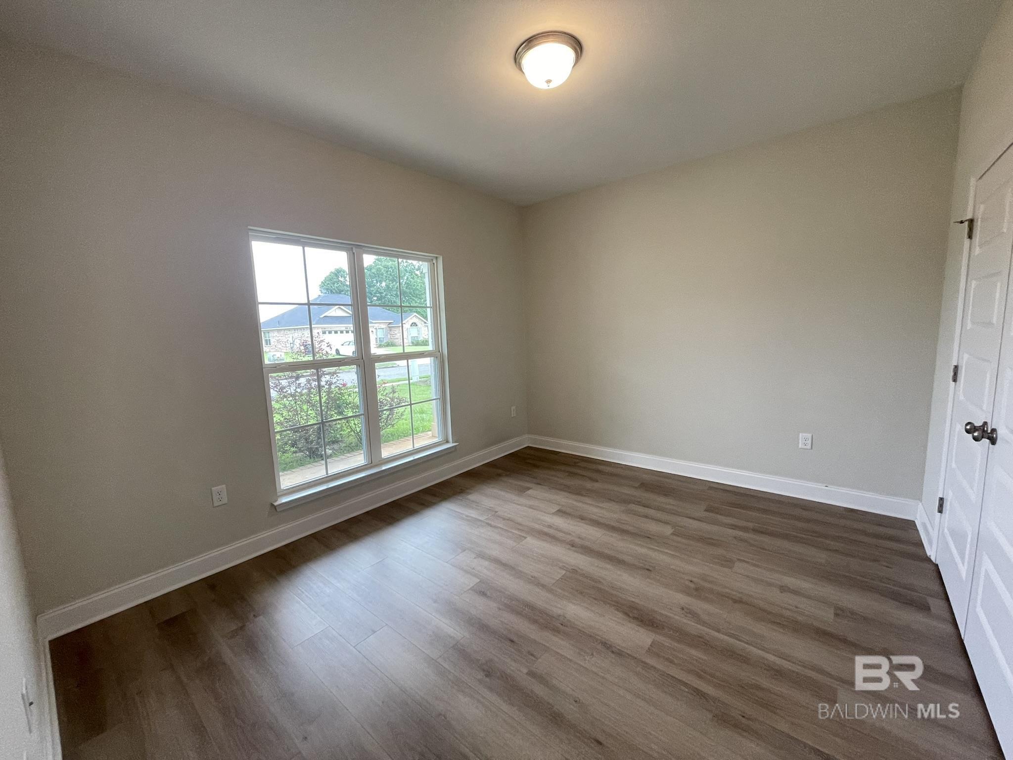 https://zimg.paragon.ice.com/ParagonImages/Property/PG/BCAR/397692/10/0/0/6fd27e3b0e04007cda744a6b5f9e3d35/7/fa54cfc5ee52e1d1f84de7186cf1fe18/397692-e6e9053f-d976-4cc3-b6fc-955c7db06767.JPG