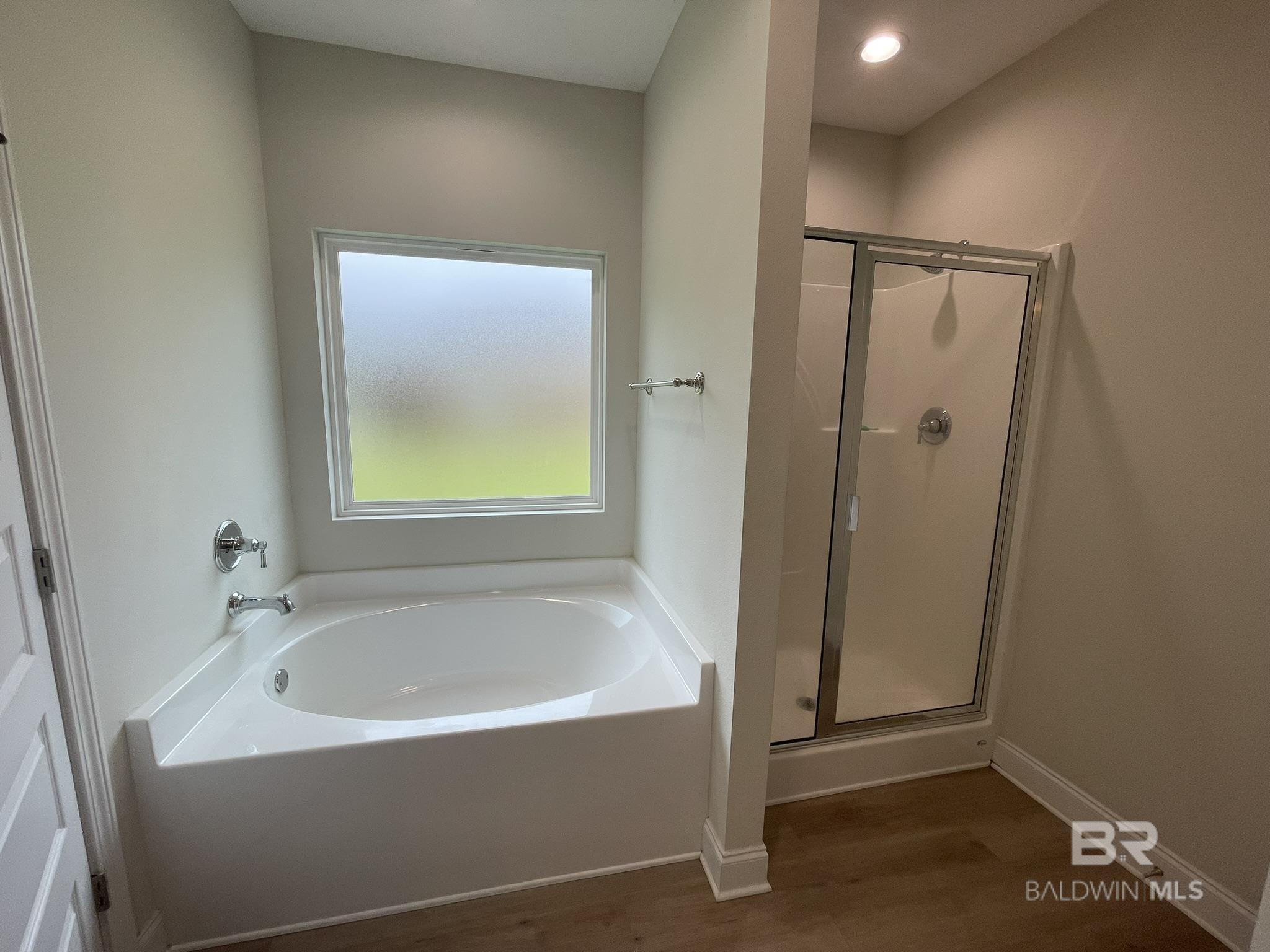 https://zimg.paragon.ice.com/ParagonImages/Property/PG/BCAR/397692/8/0/0/3ef648521ecf76a9d76c93de5446e61d/7/fa54cfc5ee52e1d1f84de7186cf1fe18/397692-bff09885-bc87-417e-b236-0e2ee04c11fe.JPG