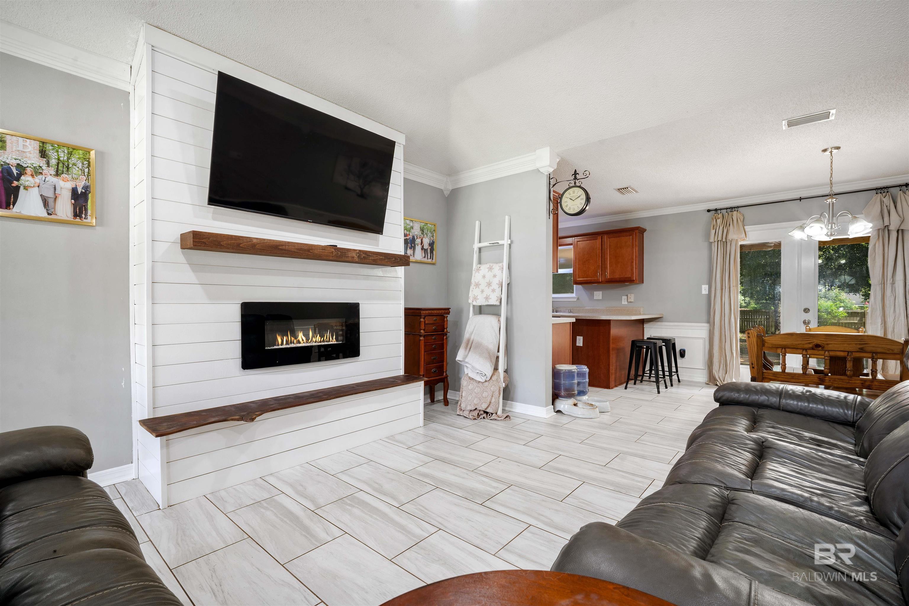 https://zimg.paragon.ice.com/ParagonImages/Property/PG/BCAR/397711/3/0/0/3ae323389296d2f04a39559c52ae071b/7/0c80655387ae6fb9961d3f96e1e80c49/397711-b10736d6-f484-4daf-a6c3-5a4fe0d88f13.JPG