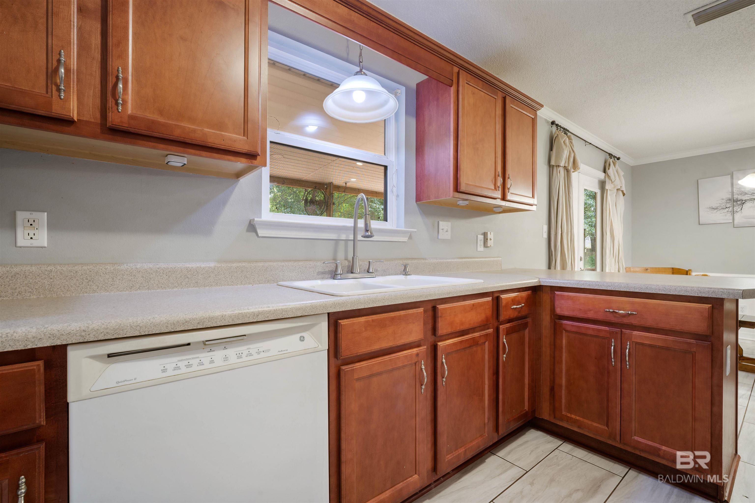 https://zimg.paragon.ice.com/ParagonImages/Property/PG/BCAR/397711/8/0/0/a34f9ca71dfac35247777db8cca1b827/7/0c80655387ae6fb9961d3f96e1e80c49/397711-7a080653-ffa8-4d20-9d22-b82ddefaea8c.JPG