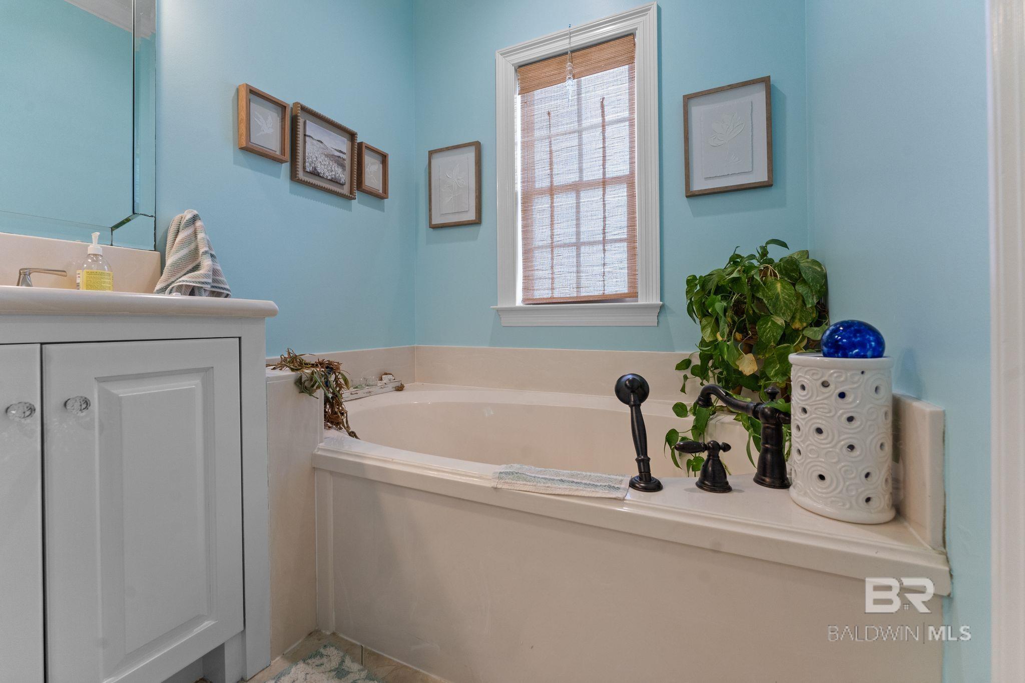 https://zimg.paragon.ice.com/ParagonImages/Property/PG/BCAR/397712/40/0/0/20bbff158cce486c36c6c0d631053914/7/671a1b6a765cf8ff4d4a8dc6dd2a84af/397712-cccd23d9-240e-49e8-9268-4d40e08981dc.JPG