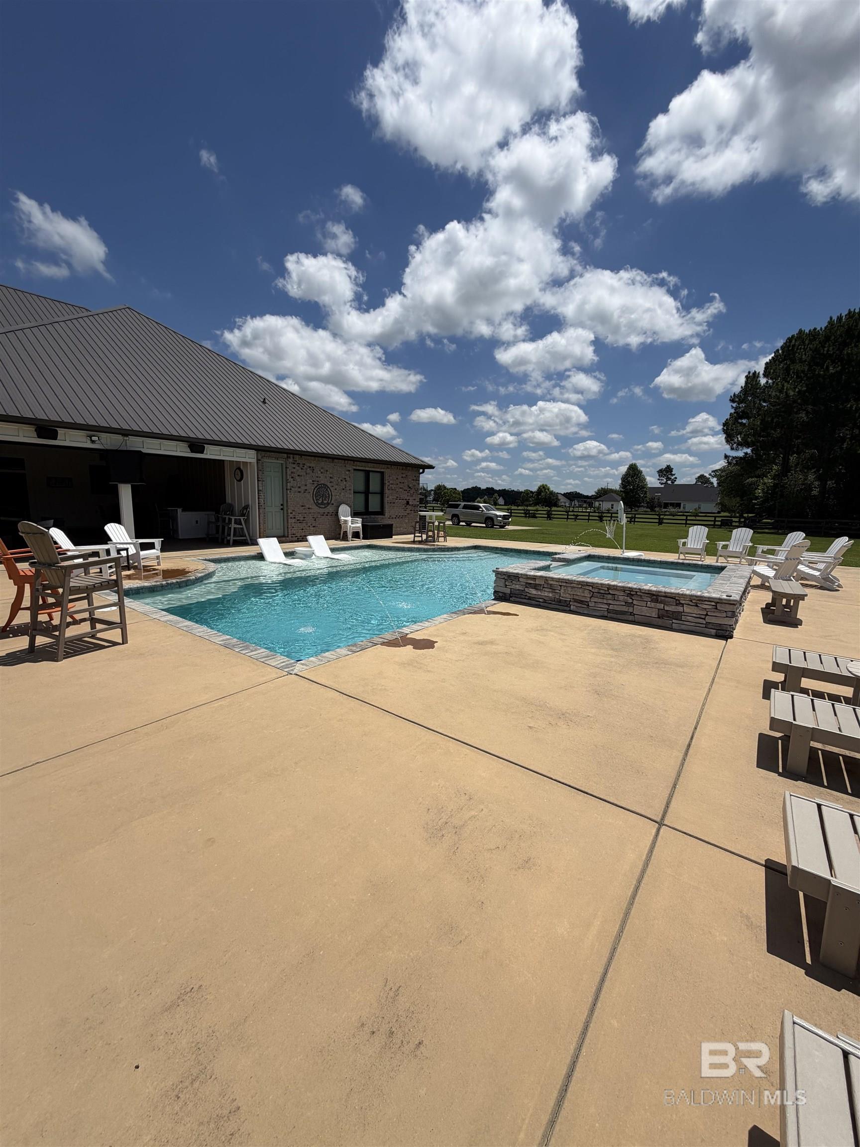 https://zimg.paragon.ice.com/ParagonImages/Property/PG/BCAR/397720/31/0/0/9dd70577c6619705780ab657b911e400/7/8a5ae8e17789cabbf8264afaf10a9739/397720-4751d0ac-a925-4198-ba8e-08359d76c93d.JPG