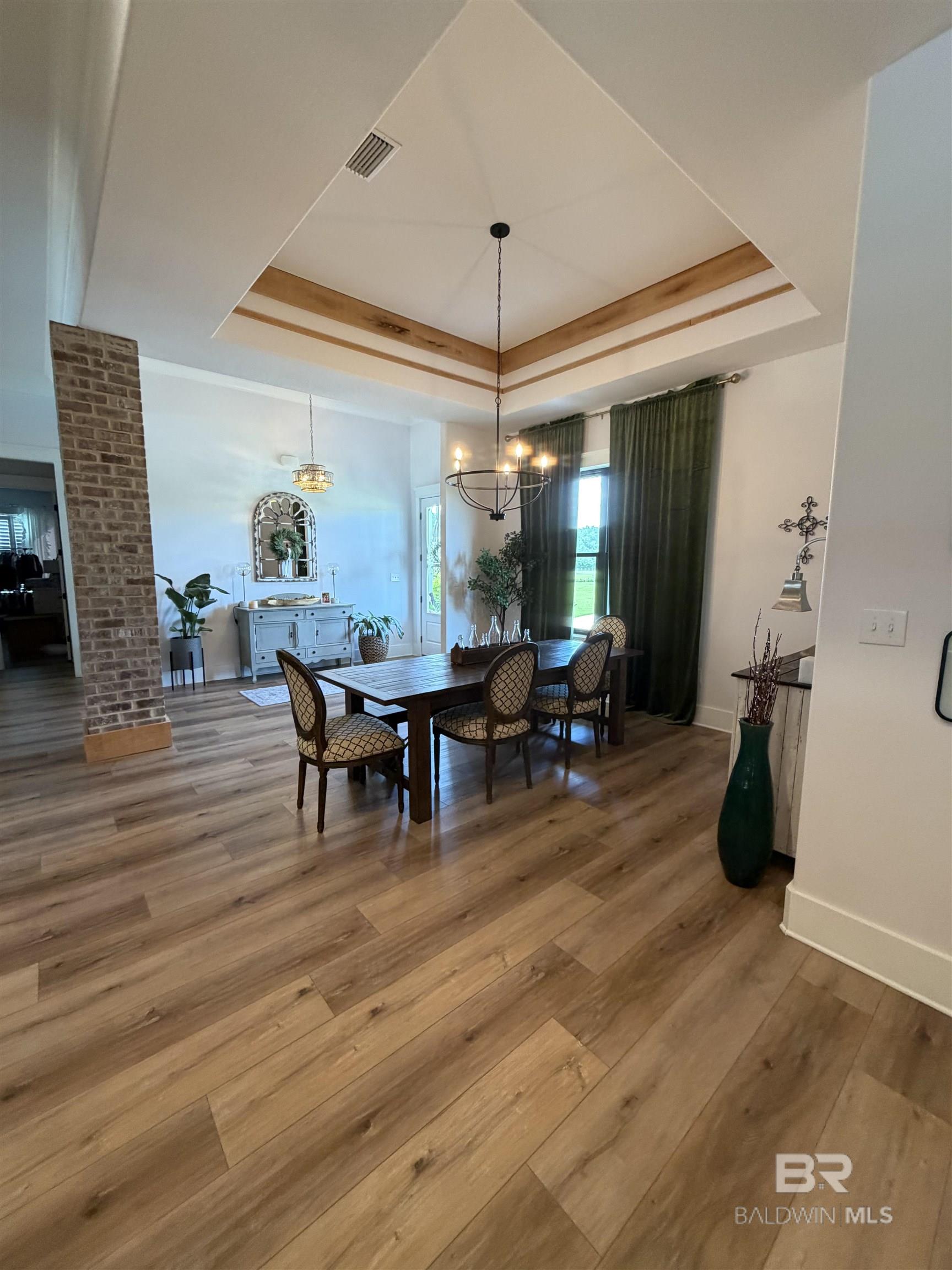 https://zimg.paragon.ice.com/ParagonImages/Property/PG/BCAR/397720/4/0/0/265beee6ec819fb4ec5d432b2dc4496c/7/8a5ae8e17789cabbf8264afaf10a9739/397720-b095567a-6447-4b4b-9996-2b194b867b4c.JPG