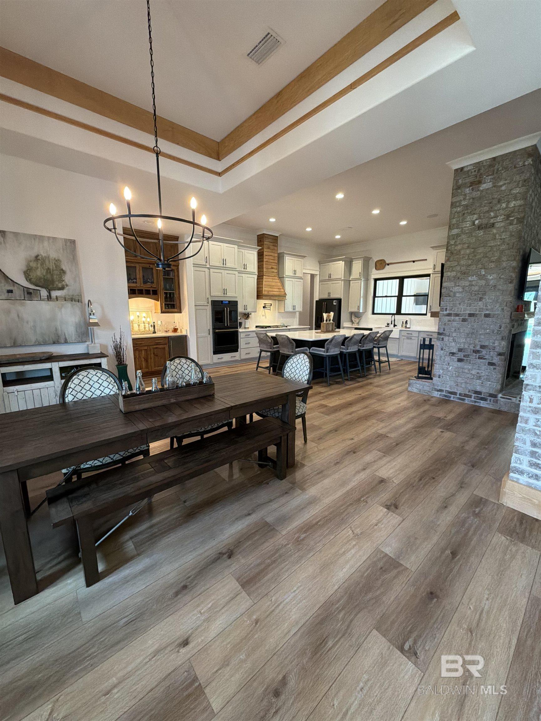 https://zimg.paragon.ice.com/ParagonImages/Property/PG/BCAR/397720/7/0/0/2dbb945dd1b3e3b5b207f1557b223ffd/7/8a5ae8e17789cabbf8264afaf10a9739/397720-fc92ee8c-8e54-4f60-9cb1-ecd52d894e75.JPG