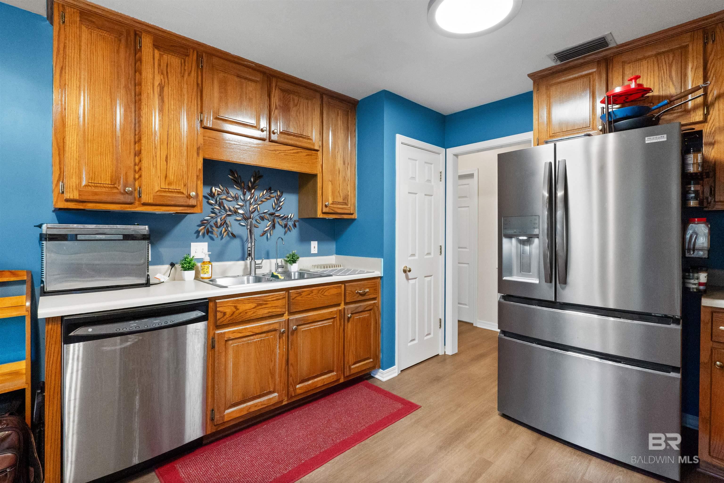 https://zimg.paragon.ice.com/ParagonImages/Property/PG/BCAR/397759/22/0/0/14147d1d12b6f168e0e3091f32faa954/7/6d4001e28a67941ad45709db2c332d7d/397759-6cafc0ce-c554-48a0-b4a1-b661c93a2ee8.JPG