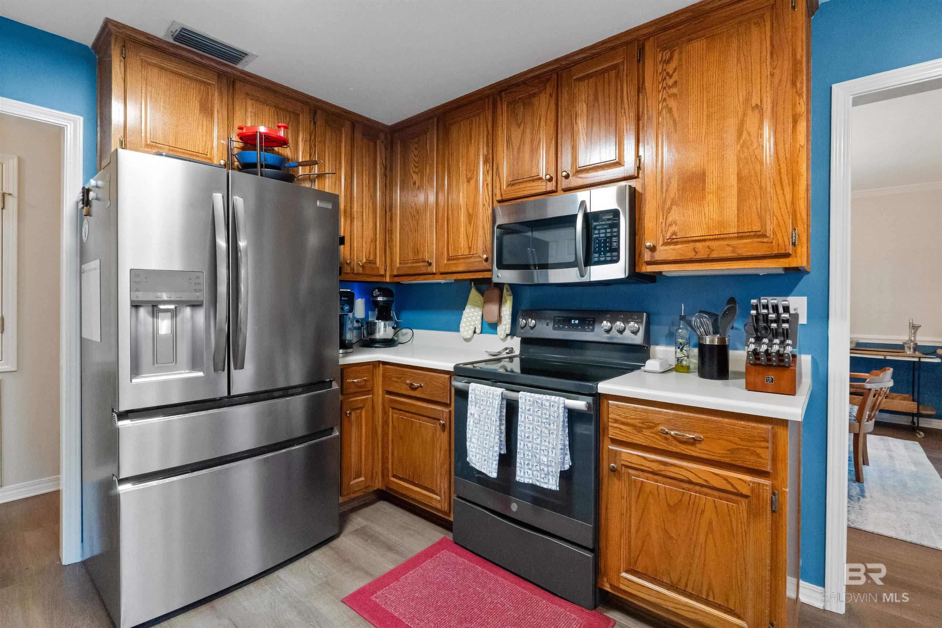 https://zimg.paragon.ice.com/ParagonImages/Property/PG/BCAR/397759/23/0/0/b2cbc3d905086eddb832b289be41d3c7/7/6d4001e28a67941ad45709db2c332d7d/397759-f1ae62f0-8509-461a-911c-365507a001e1.JPG