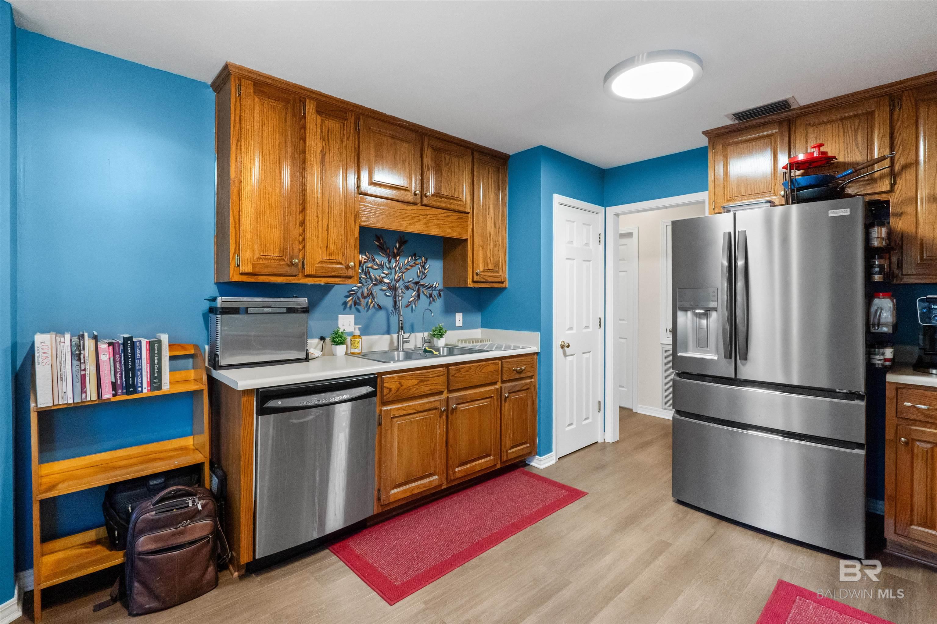 https://zimg.paragon.ice.com/ParagonImages/Property/PG/BCAR/397759/25/0/0/0fdde648a084ee6450a2f578d9f346b7/7/6d4001e28a67941ad45709db2c332d7d/397759-470f2365-285e-43f7-baff-df71b4e8c3a5.JPG