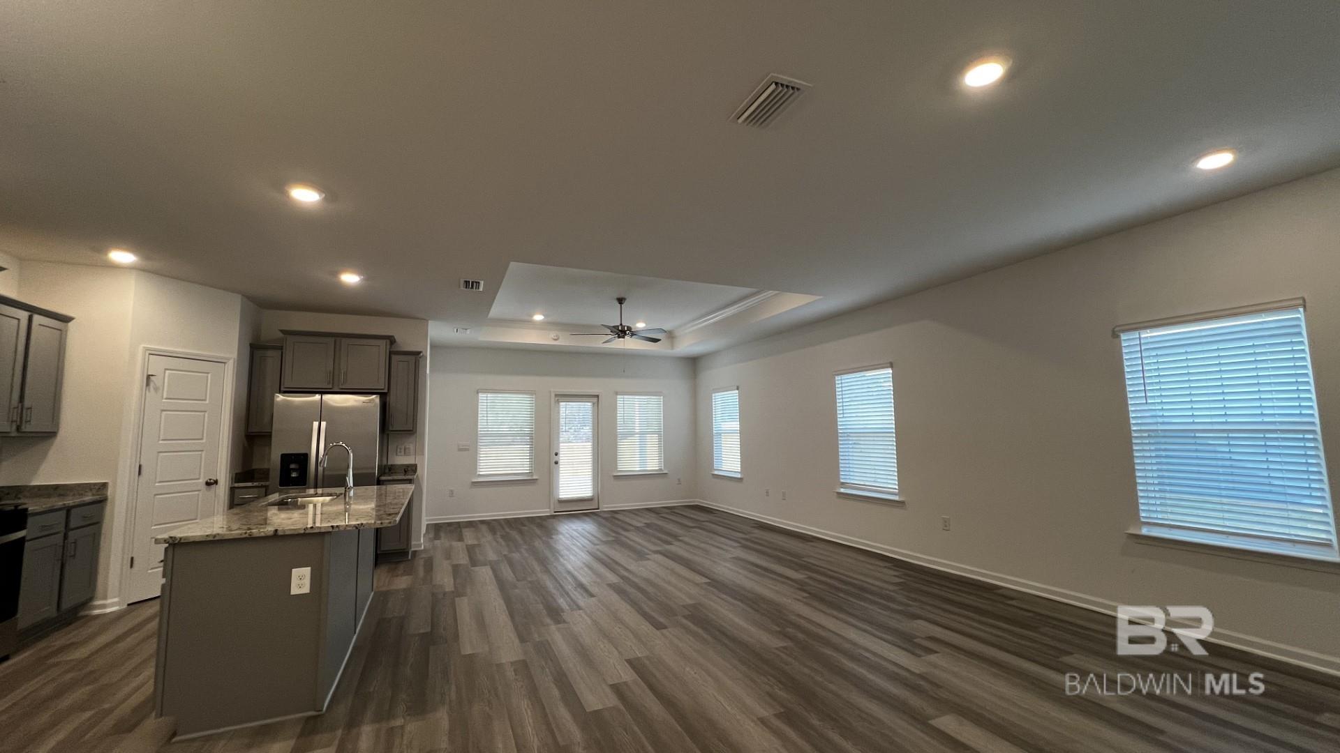 https://zimg.paragon.ice.com/ParagonImages/Property/PG/BCAR/397772/3/0/0/1cf7b156180cc13321e384a8a53b3515/7/ba83335bb8999916e73516c502a9ff85/397772-D84551E3-F772-4439-9F18-EB7B724CE28C.JPG