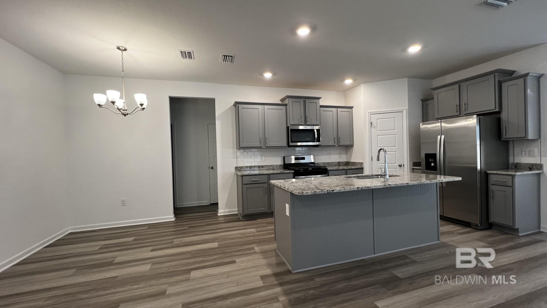 https://zimg.paragon.ice.com/ParagonImages/Property/PG/BCAR/397772/4/0/0/944e1f22b0473356714b398ace66c7b7/7/ba83335bb8999916e73516c502a9ff85/397772-055DF8A7-2E3C-4718-B75F-A904A8F041EB.JPG