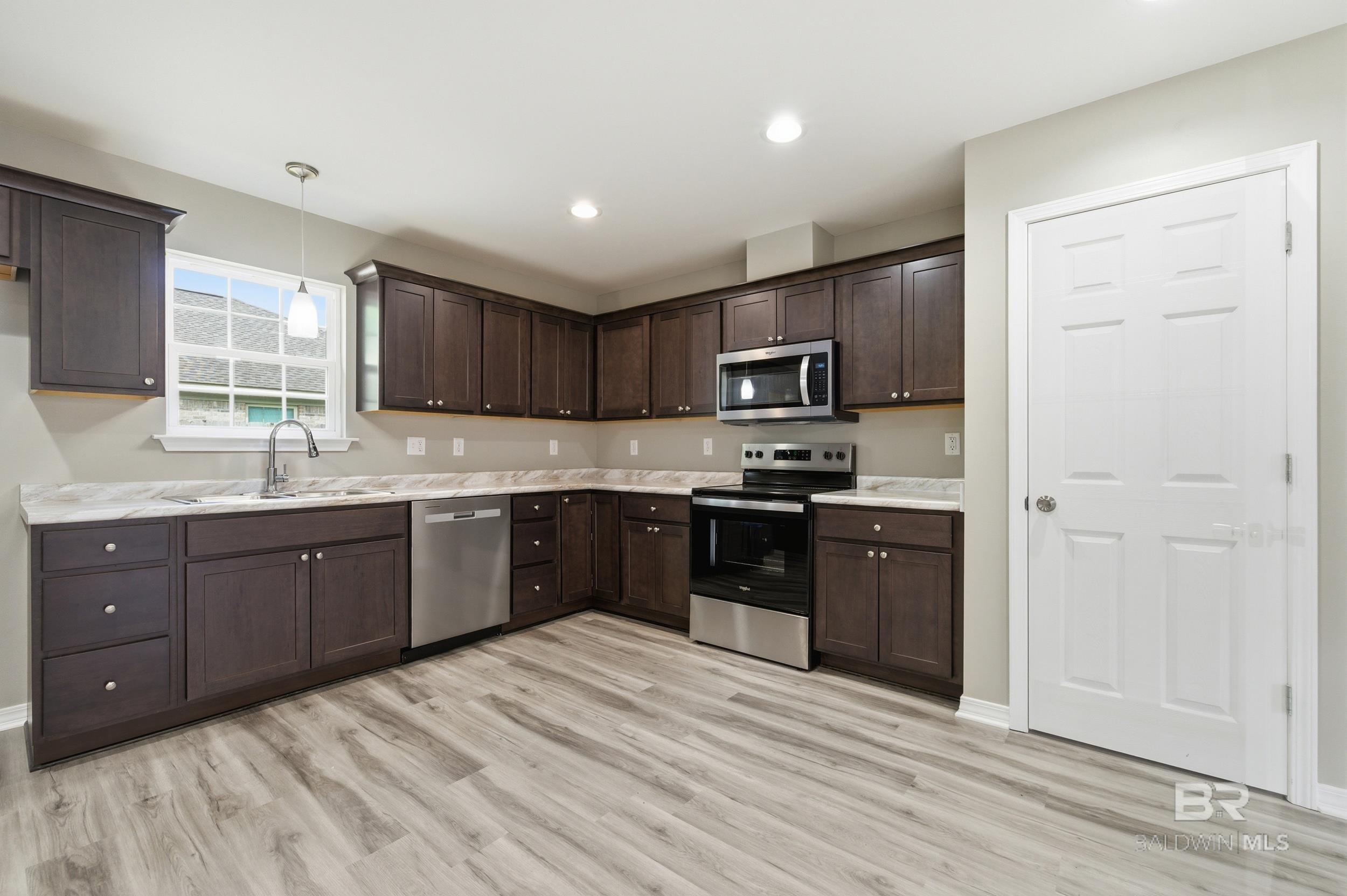 https://zimg.paragon.ice.com/ParagonImages/Property/PG/BCAR/397775/12/0/0/d470c1054c27356f3a9a023253fae9cc/7/7be30591f943df51d7da0621ac60b80e/397775-4401fc36-3c78-42b9-93bb-9ad95fd8d9f4.JPG